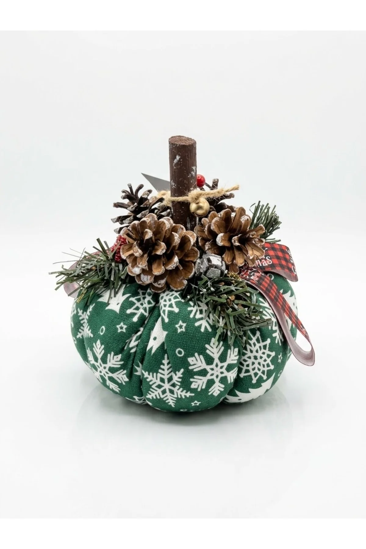 Yılbaşı Temalı Yeşil Kar Taneli Dekoratif Balkabağı Yeni Yıl Konseptli Kabak 20x15cm