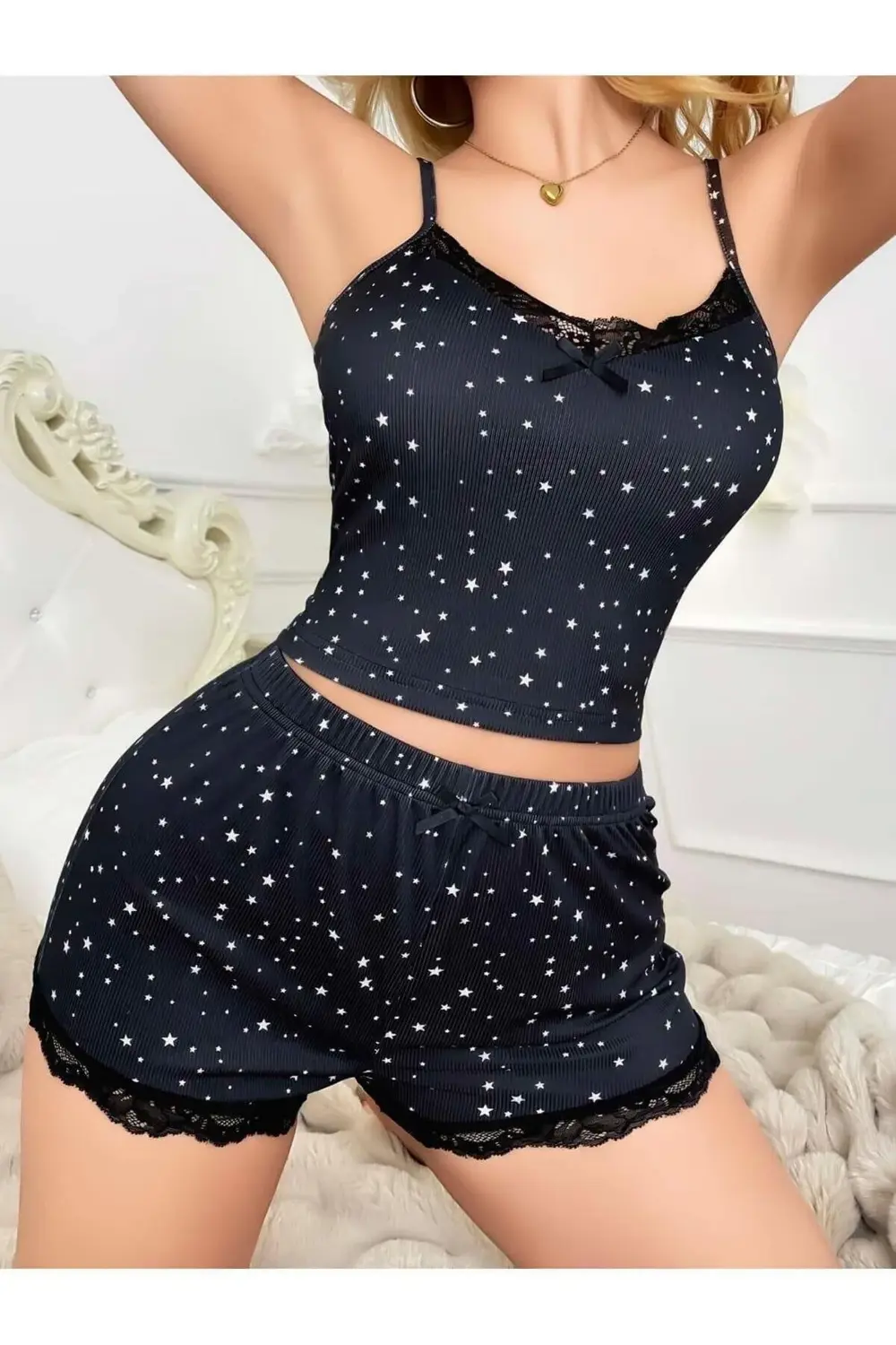 Yıldız Desenli Askılı Şortlu Pijama Takımı