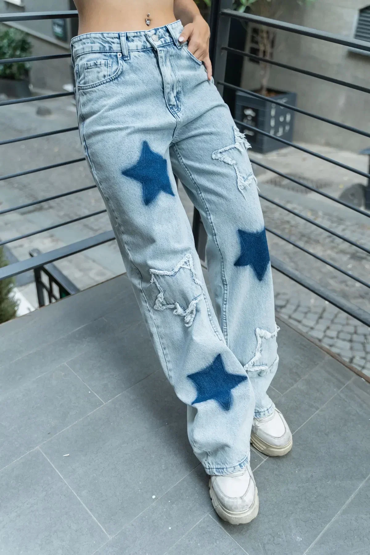 Yıldız Parçalı Yıkama Detaylı Baggy Jean Yıldız Parçalı Yıkama Detaylı Baggy Jean