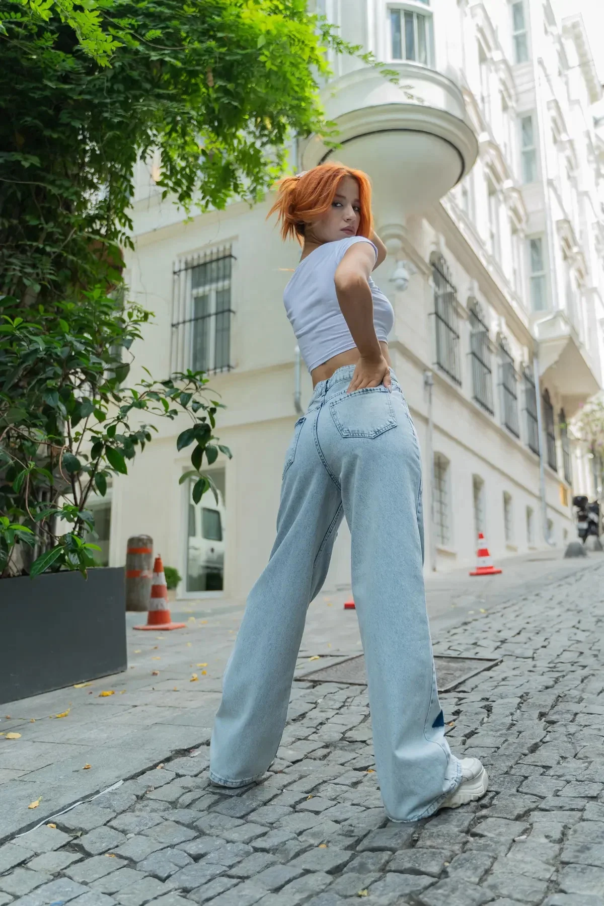 Yıldız Parçalı Yıkama Detaylı Baggy Jean Yıldız Parçalı Yıkama Detaylı Baggy Jean
