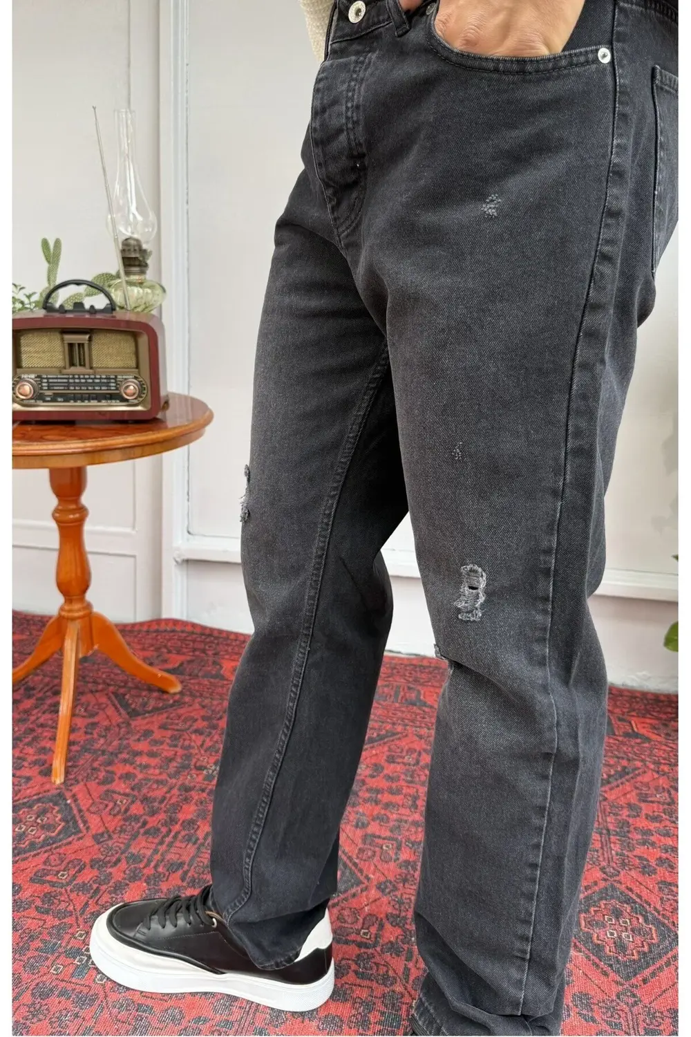 Yırtık Detaylı Siyah Baggy Jean