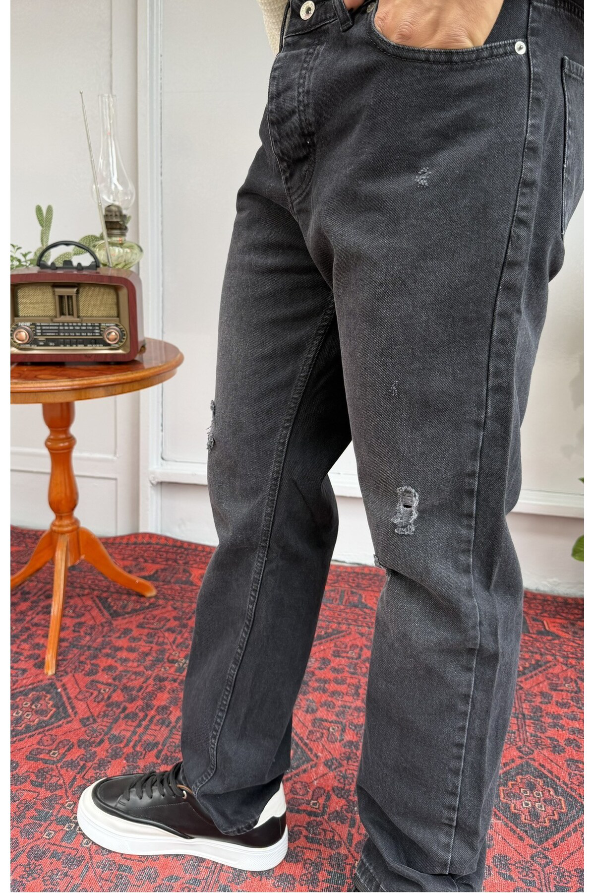 Yırtık Detaylı Siyah Baggy Jean