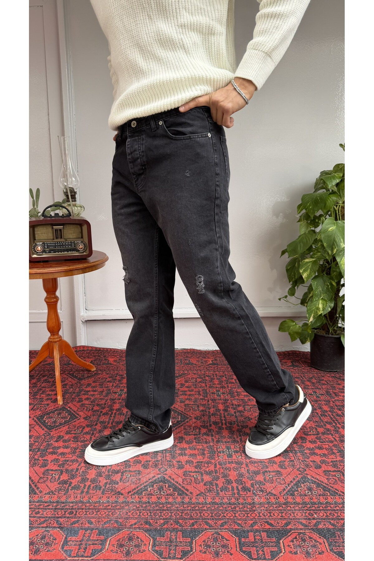 Yırtık Detaylı Siyah Baggy Jean