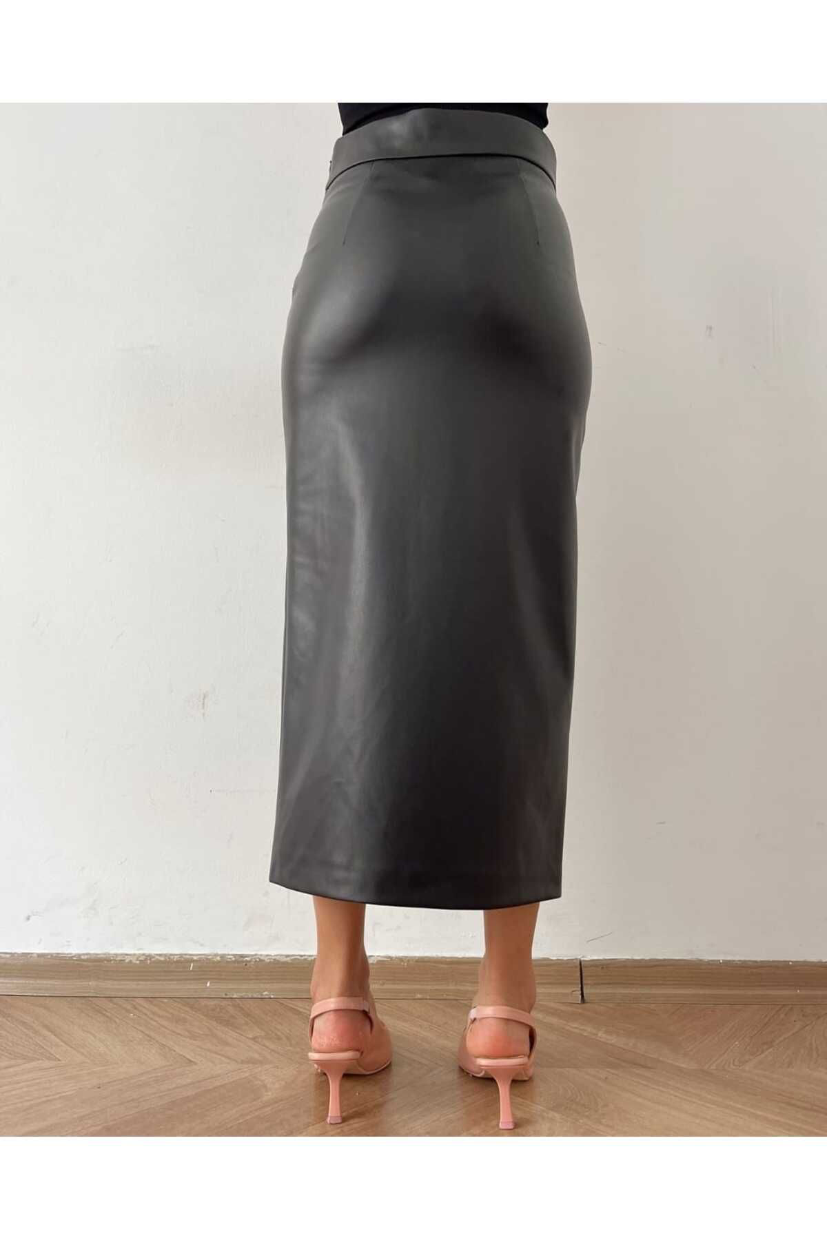 Yırtmaçlı deri etek