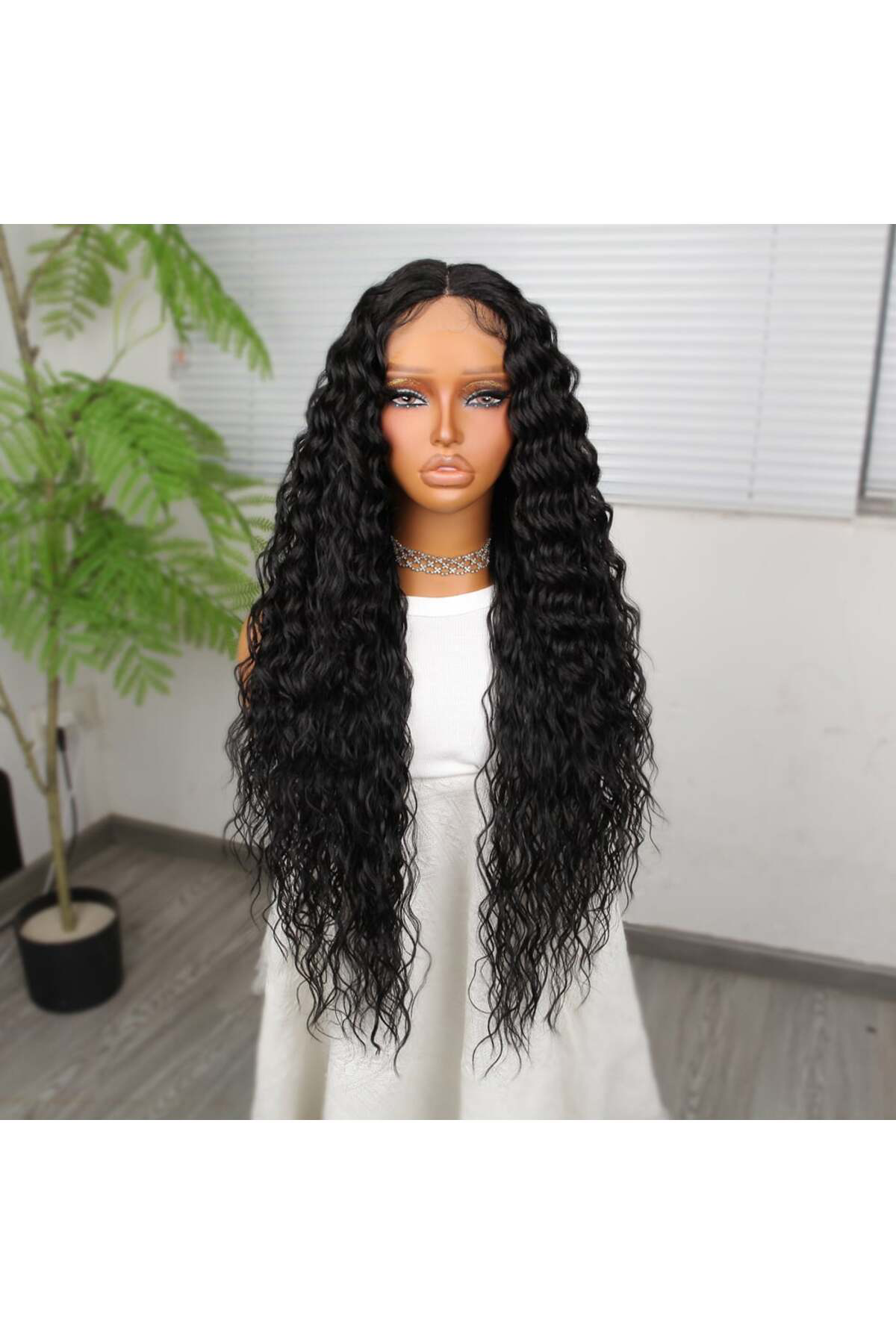 Defnada Yoğun Dalga Siyah Fiber Sentetik Geniş T Tül Peruk