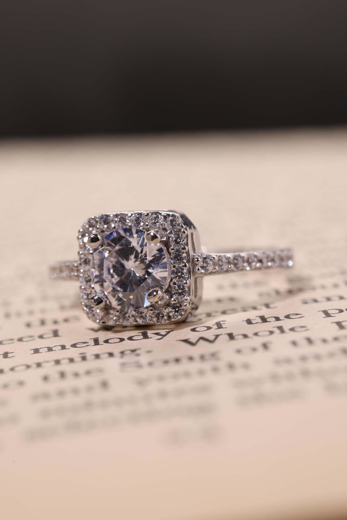 Yuavarlak Zirkon Tek Taşlı Tektaş  Zarif Kadın Yüzük Topaz Pırlan