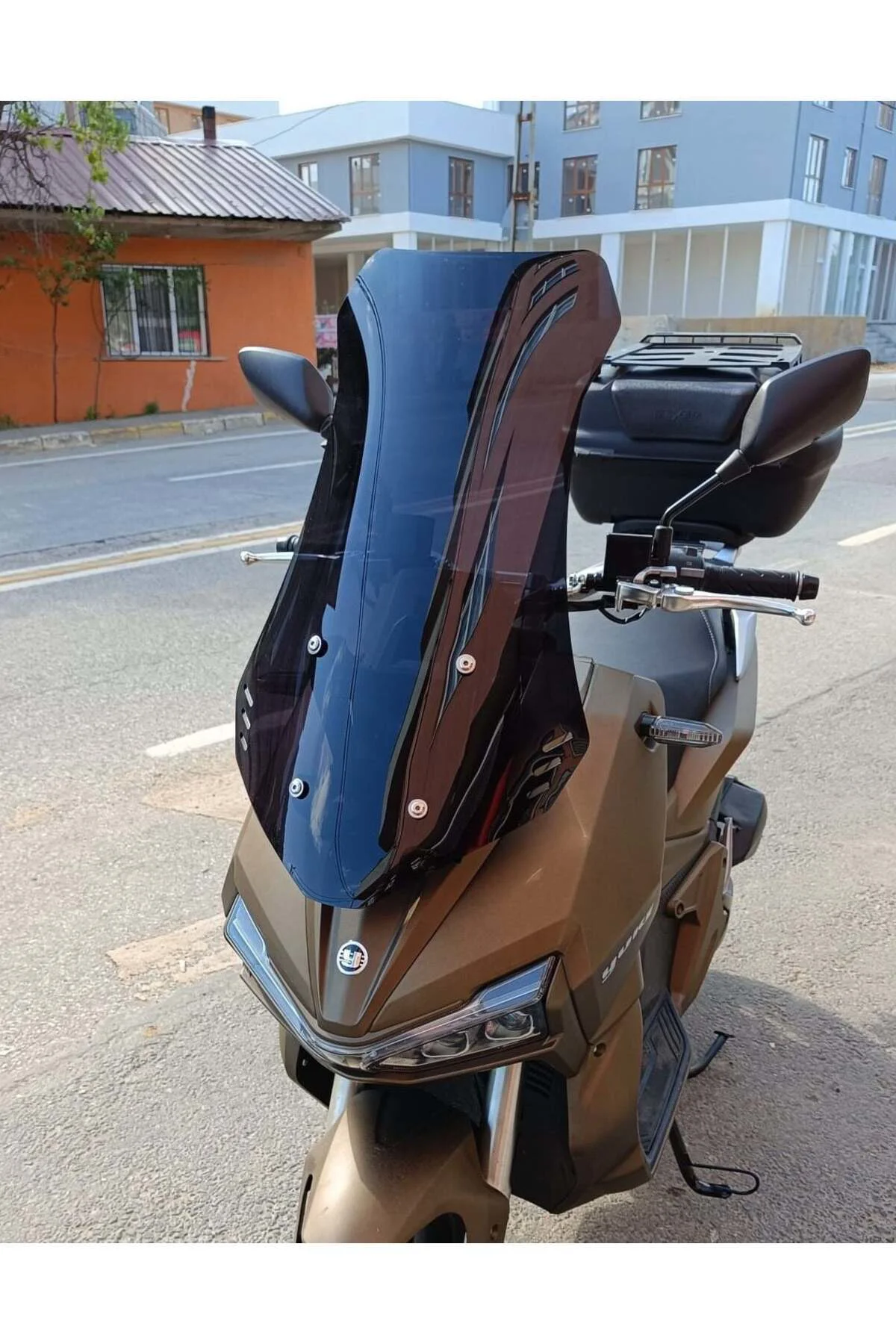 Yuki Adventure 150 Ön Cam 2023-2026 Model 75cm Siyah Renkli 4mm U