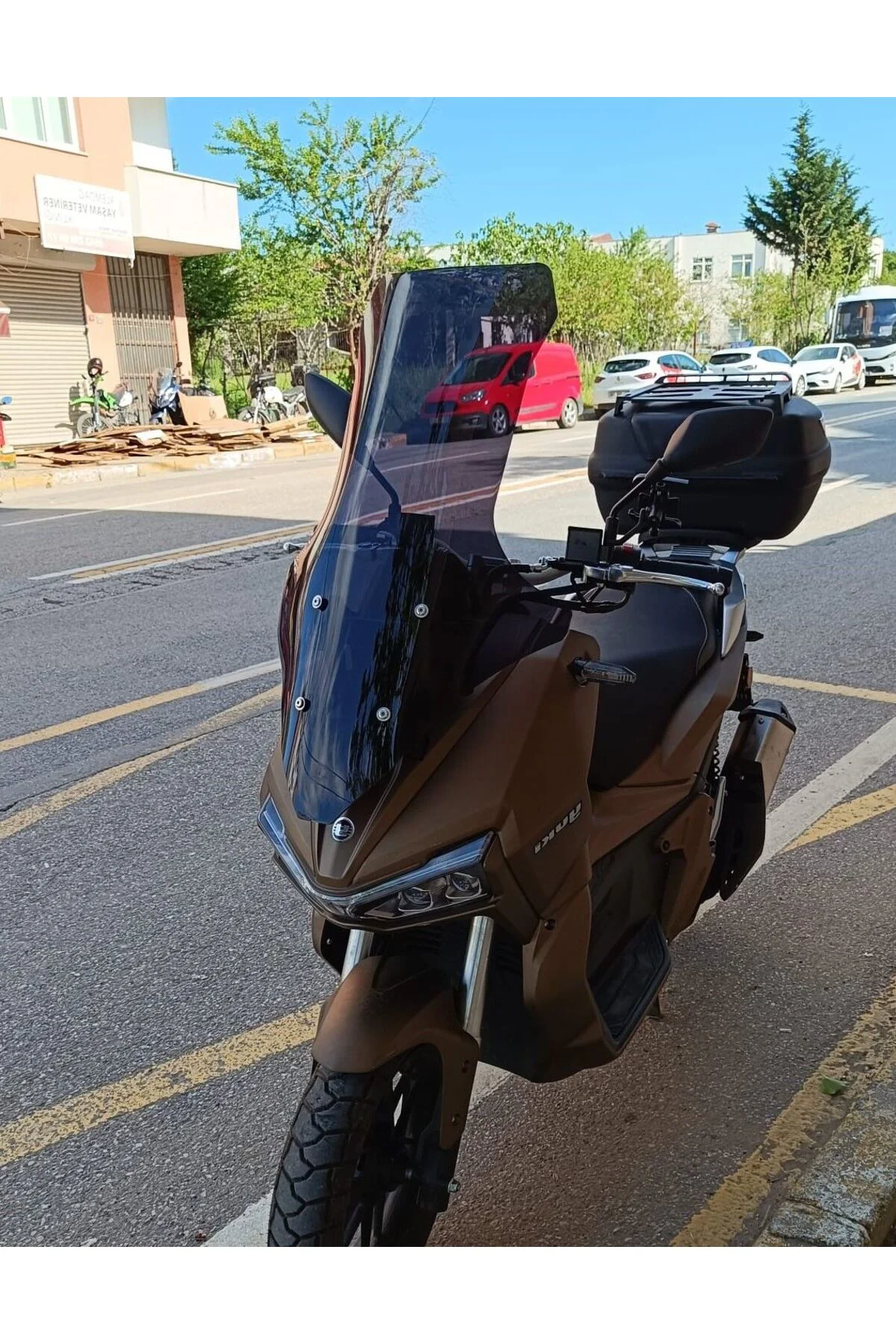 Yuki Adventure 150 Ön Cam 2023-2026 Model 78cm Siyah Renkli 4mm U