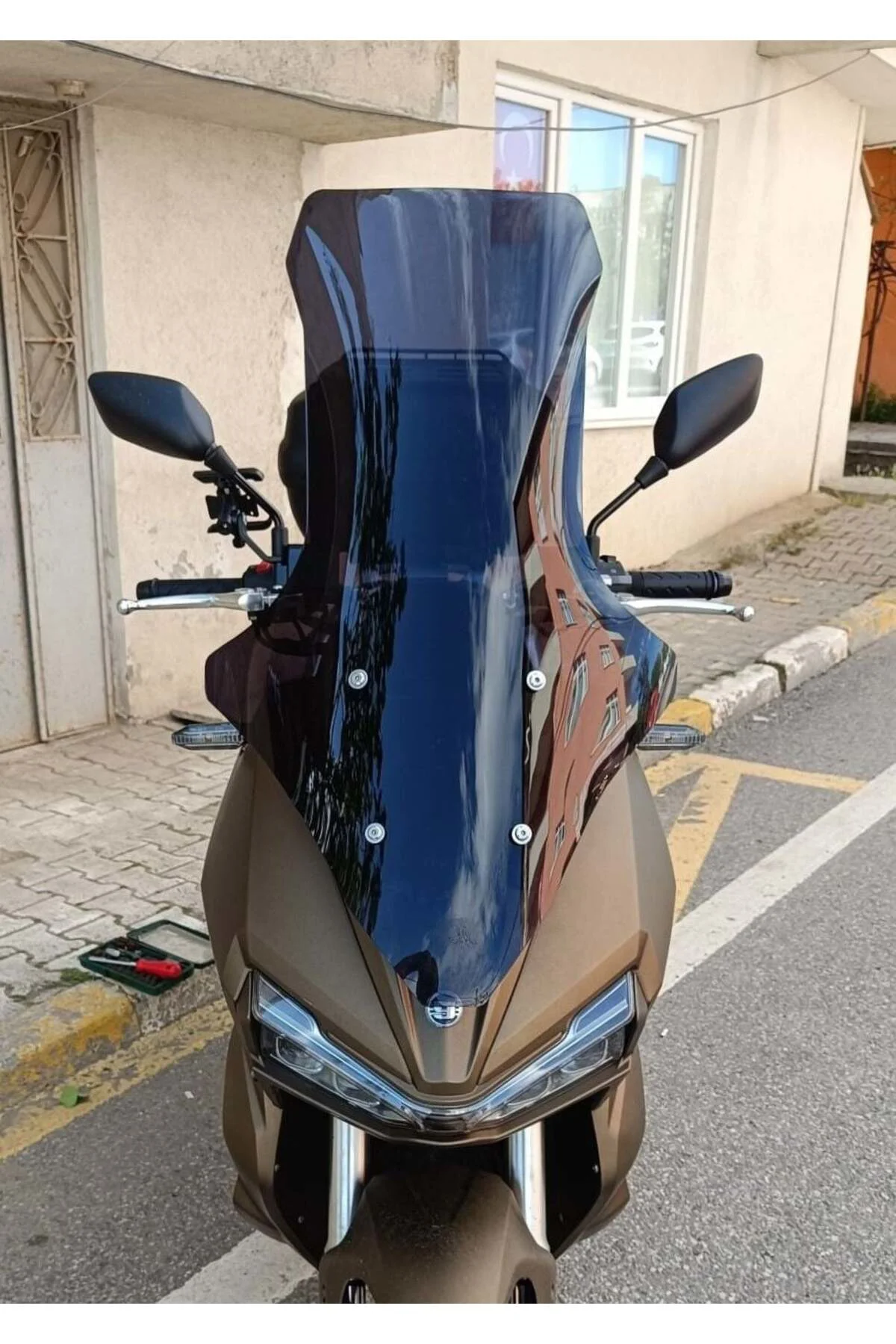 Yuki Adventure 150 Ön Cam 2023-2026 Model 78cm Siyah Renkli 4mm U