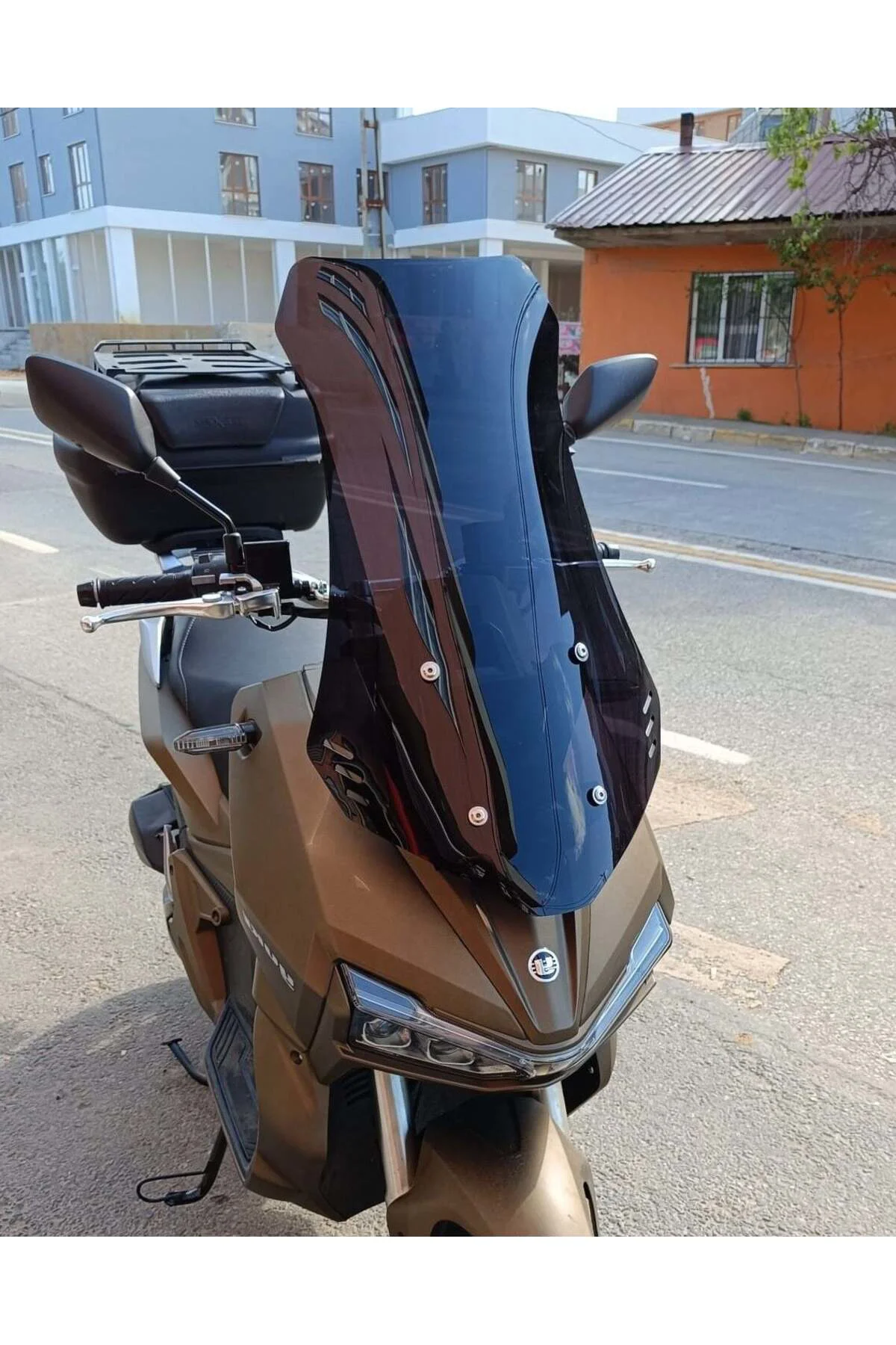Yuki Adventure 150 Ön Cam 2023-2026 Model 65cm Siyah Renkli 4mm O