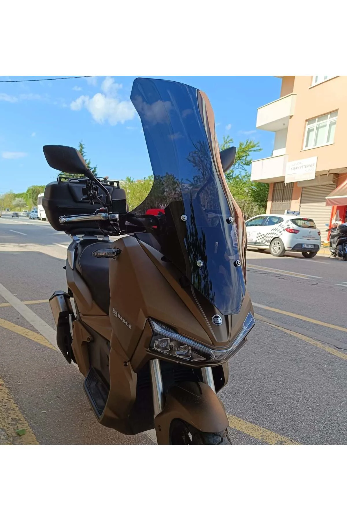 Yuki Adventure 150 Ön Cam 2023-2026 Model 78cm Siyah Renkli 4mm U
