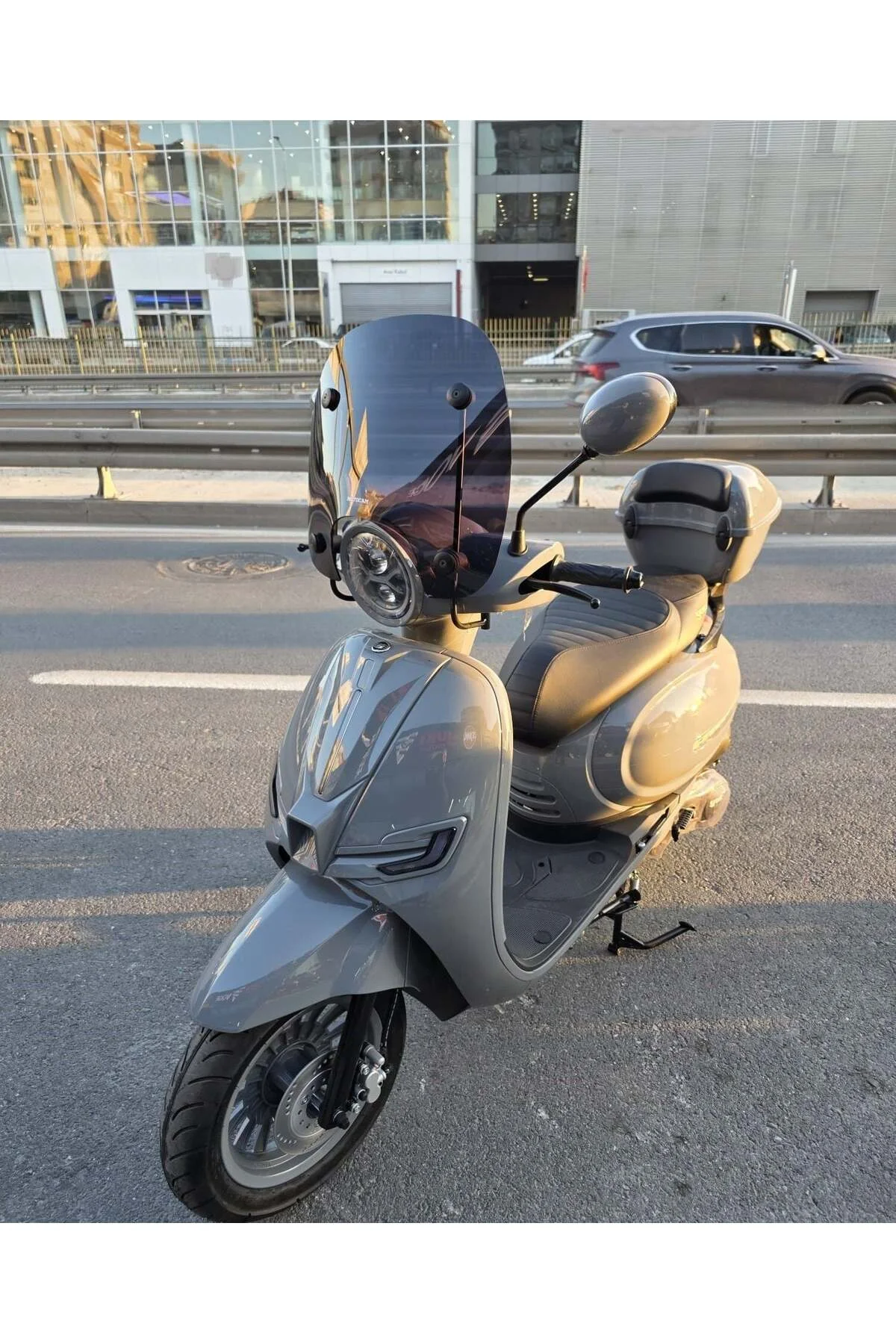 Yuki Bellini S 125 Ön Cam 2024-2026 Model 41cm Siyah Renkli 4mm APARATSIZ - Görsel 3