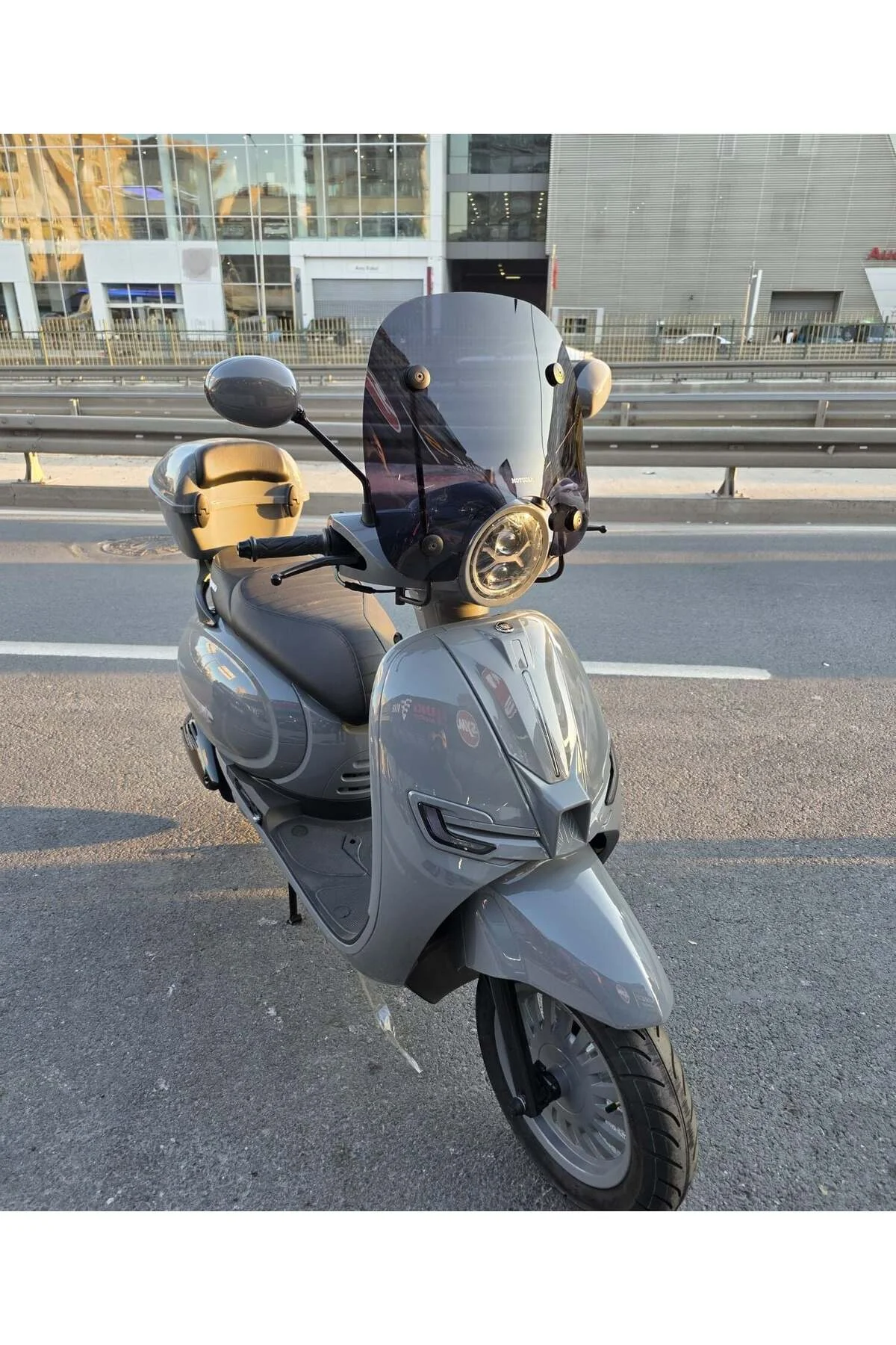 Yuki Bellini S 125 Ön Cam 2024-2026 Model 41cm Siyah Renkli 4mm APARATSIZ - Görsel 7