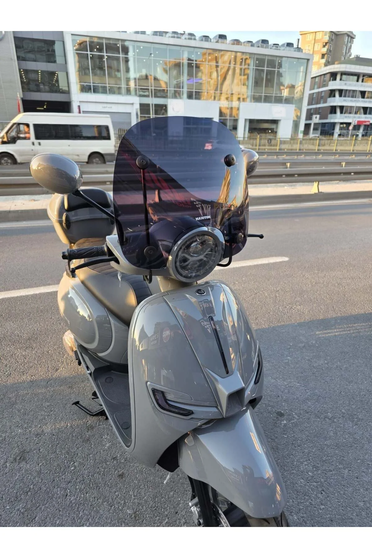 Yuki Bellini S 125 Ön Cam 2024-2026 Model 41cm Siyah Renkli 4mm APARATSIZ - Görsel 2