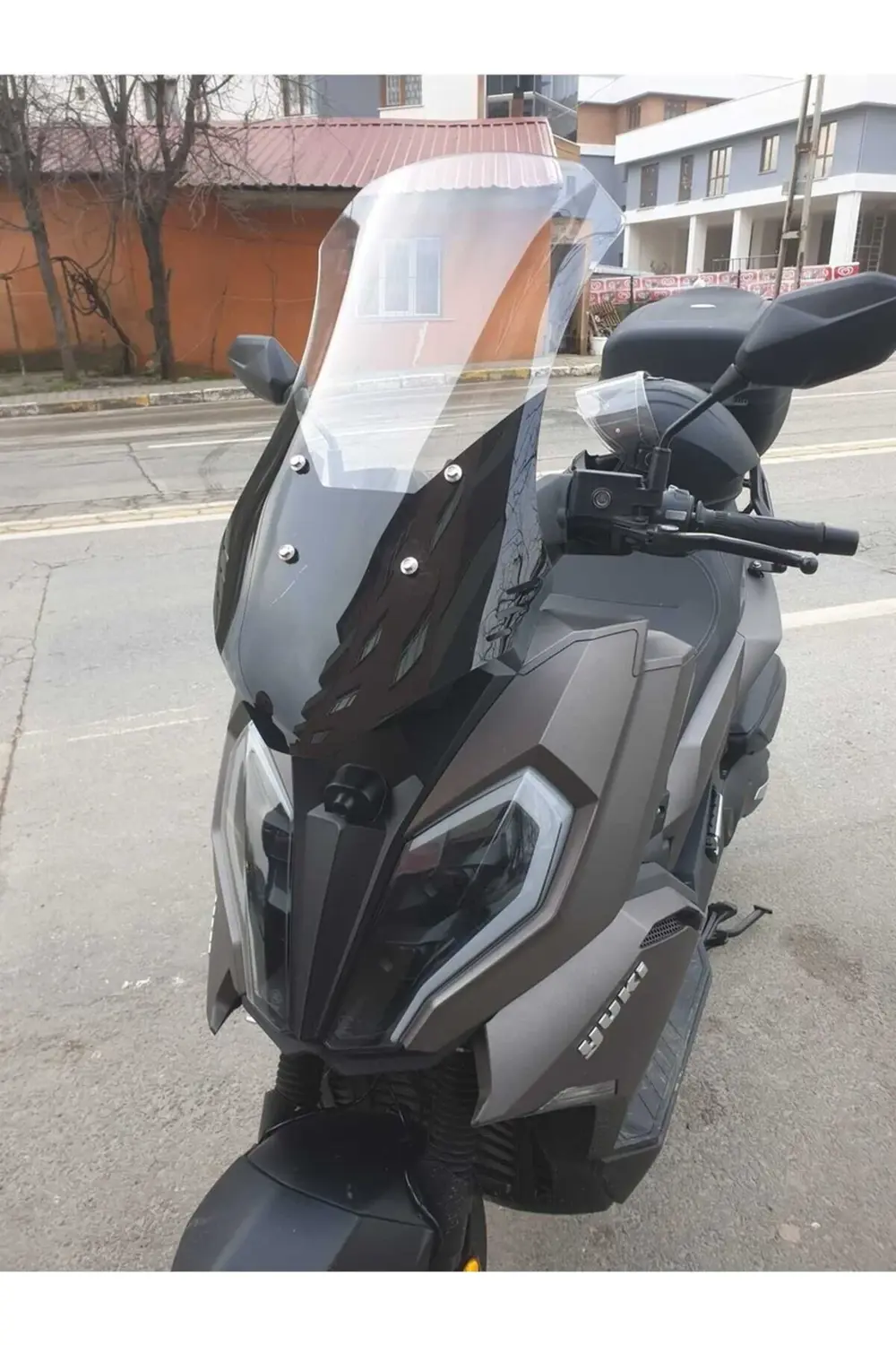 Yuki Defender Ön Cam 2023-2025 Model 63cm Şeffaf Renkli 4mm