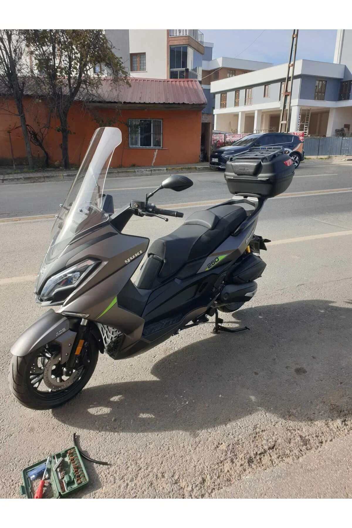 Yuki Explorer 250 Ön Cam 2021-2026 Model 72cm Şeffaf Renkli 4mm U
