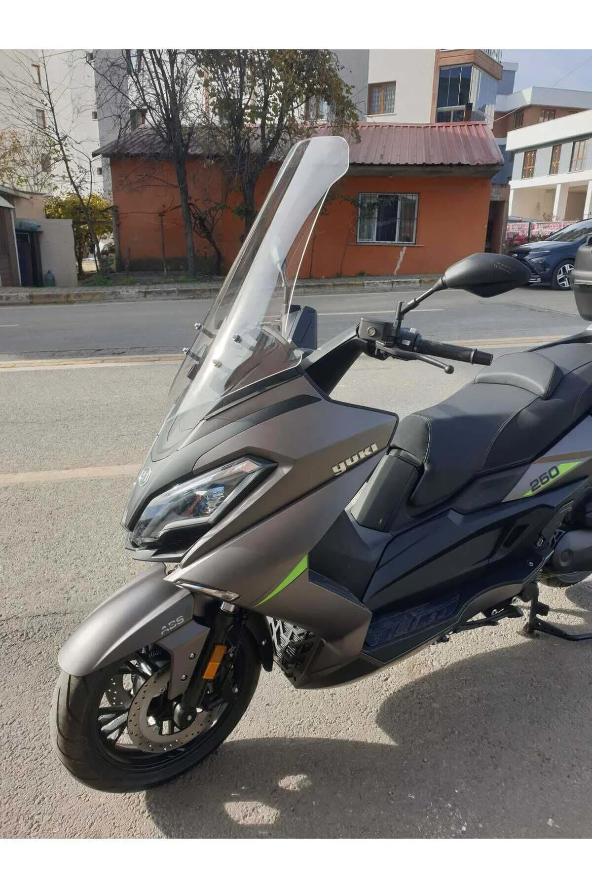 Yuki Explorer 250 Ön Cam 2021-2026 Model 72cm Şeffaf Renkli 4mm U