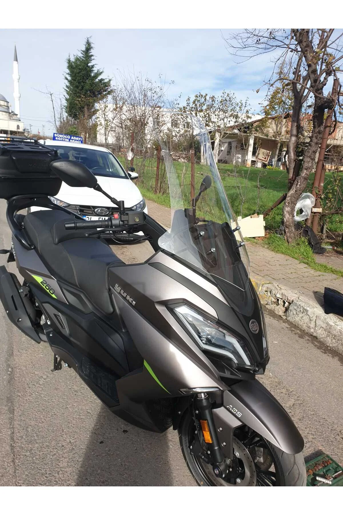 Yuki Explorer 250 Ön Cam 2021-2026 Model 72cm Şeffaf Renkli 4mm U