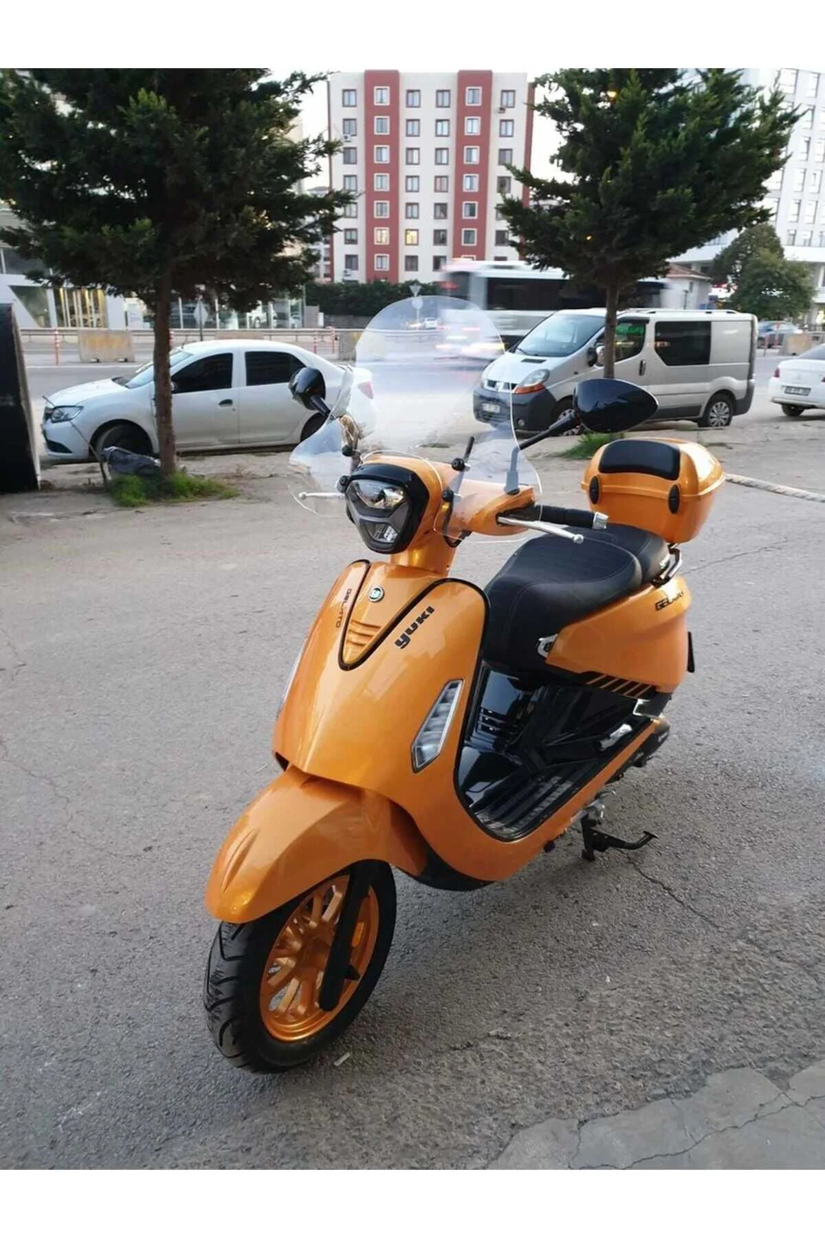 Yuki Gelato 125 Ön Cam 2023-2026 Model 43cm Şeffaf Renkli 4mm APA