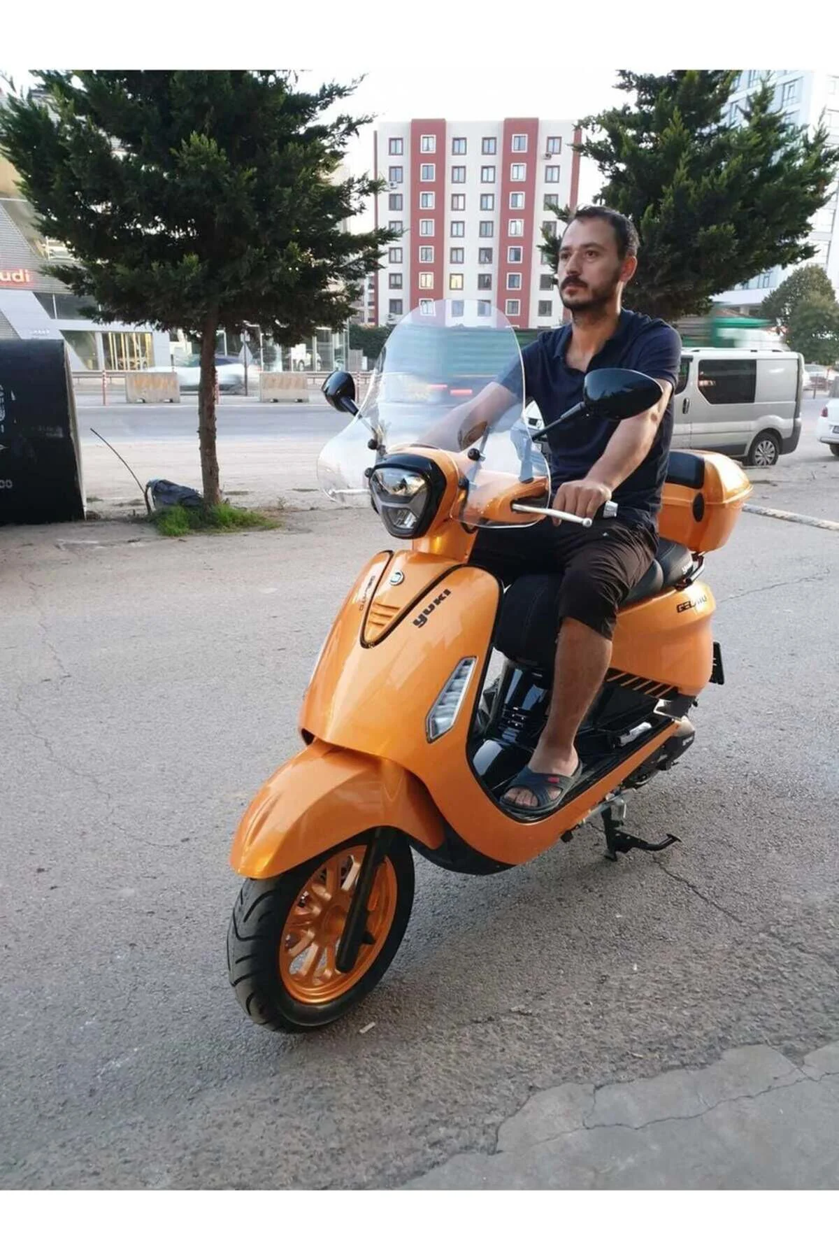 Yuki Gelato 125 Ön Cam 2023-2026 Model 43cm Şeffaf Renkli 4mm APA