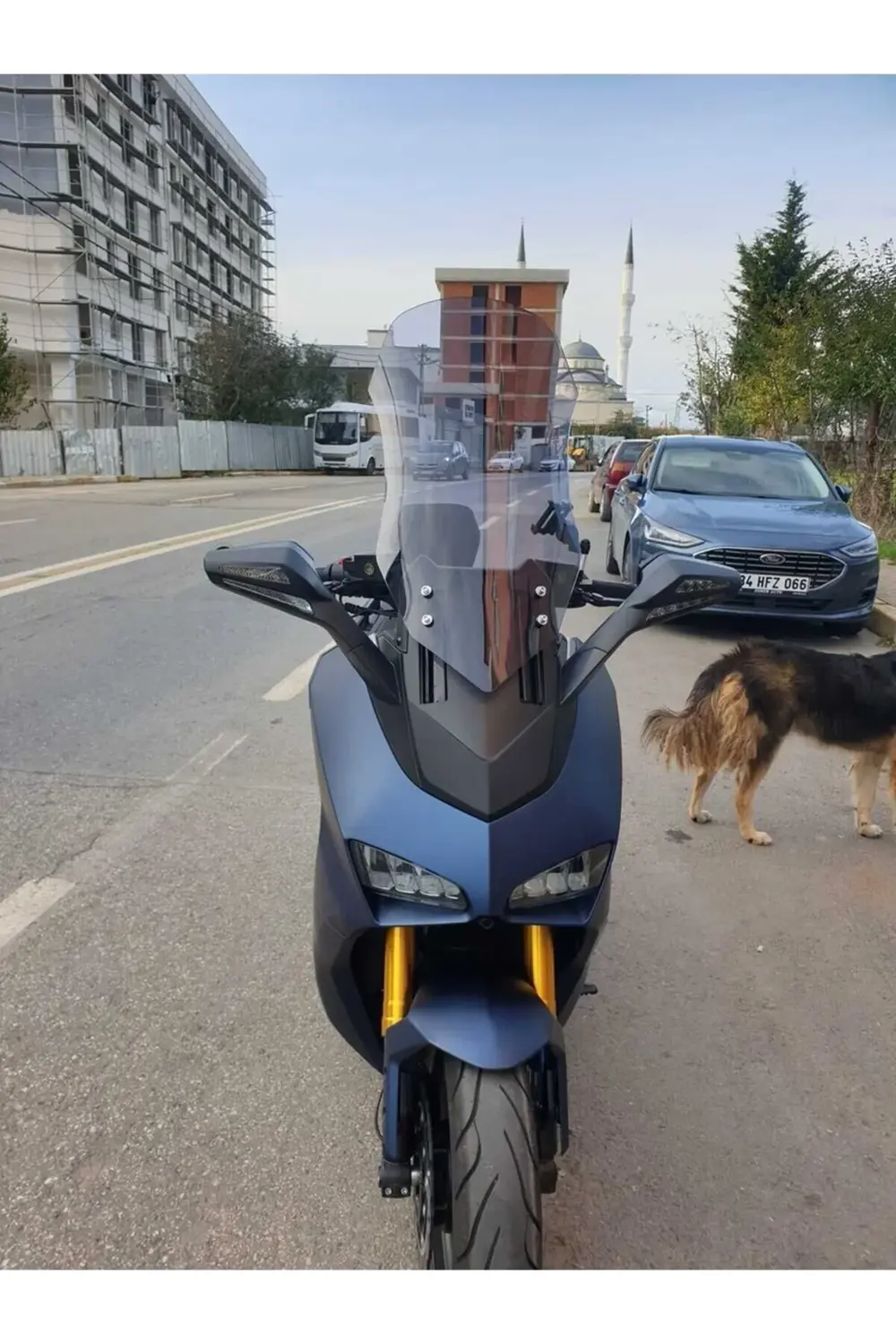 Yuki Huracan 250 Ön Cam 2022-2025 Model 62cm Füme Renkli 4mm