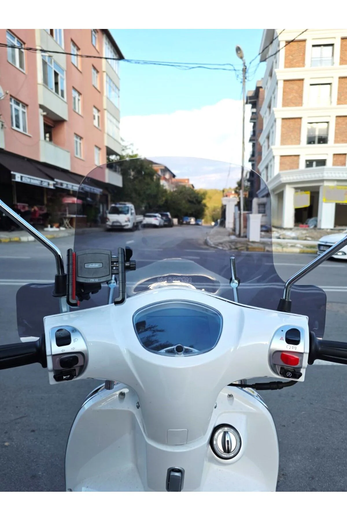 Yuki Mojito 125 Ön Cam 2022-2026 Model 43cm Füme Renkli 4mm Elcikli APARATSIZ