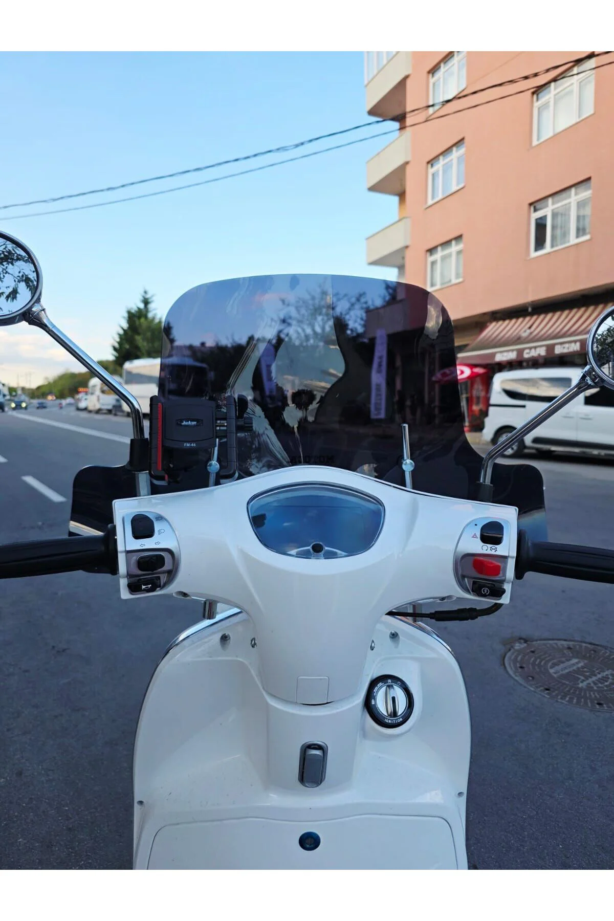 Yuki Mojito 125 Ön Cam 2022-2026 Model 43cm Siyah Renkli 4mm Elcikli APARATSIZ