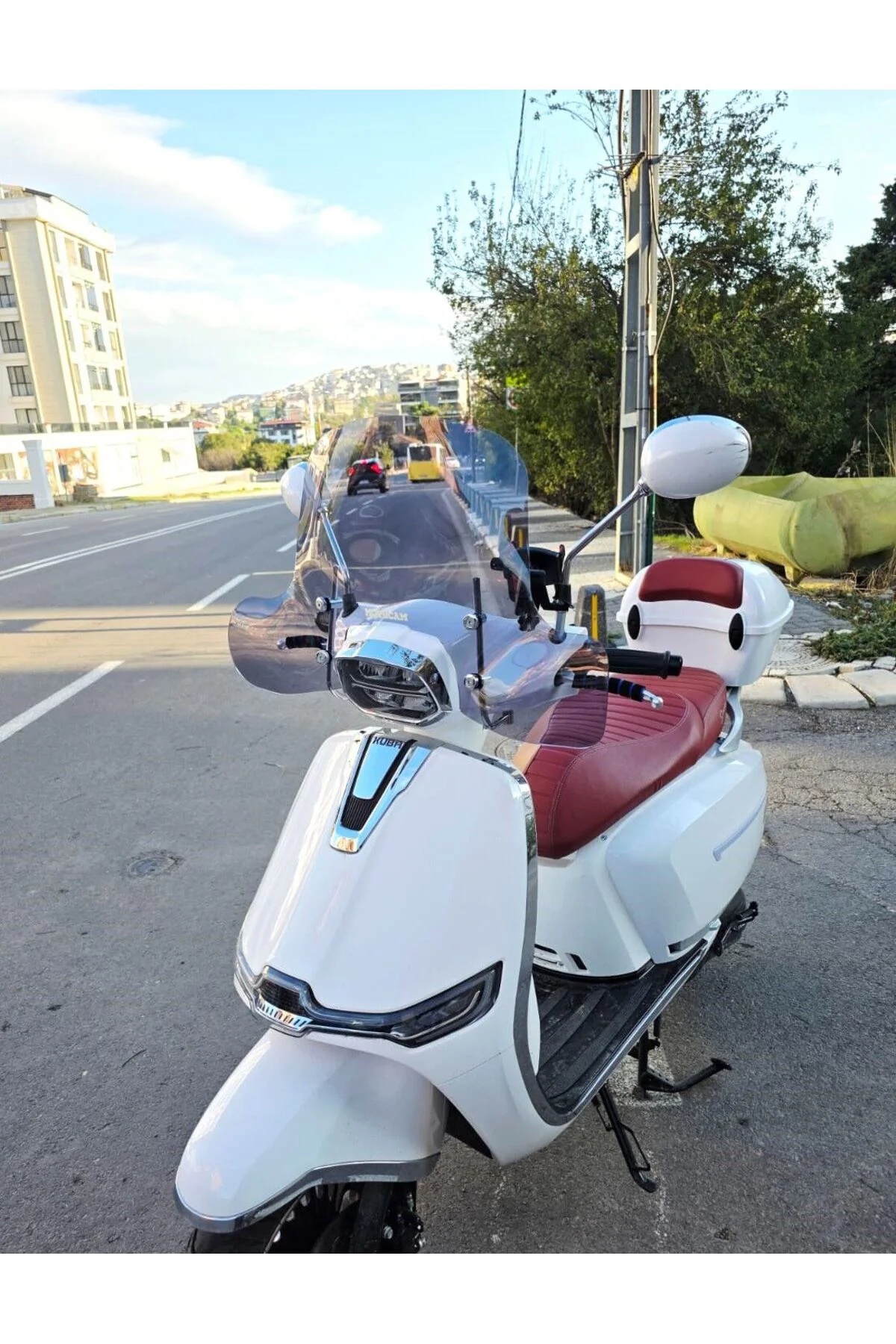 Yuki Mojito 125 Ön Cam 2022-2026 Model 43cm Füme Renkli 4mm Elcikli APARATSIZ