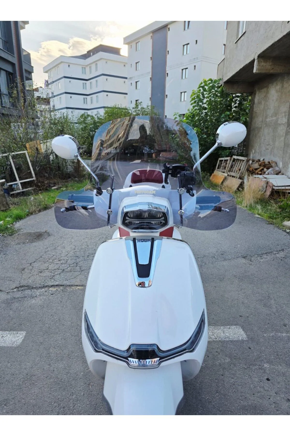 Yuki Mojito 125 Ön Cam 2022-2026 Model 43cm Füme Renkli 4mm Elcikli APARATSIZ