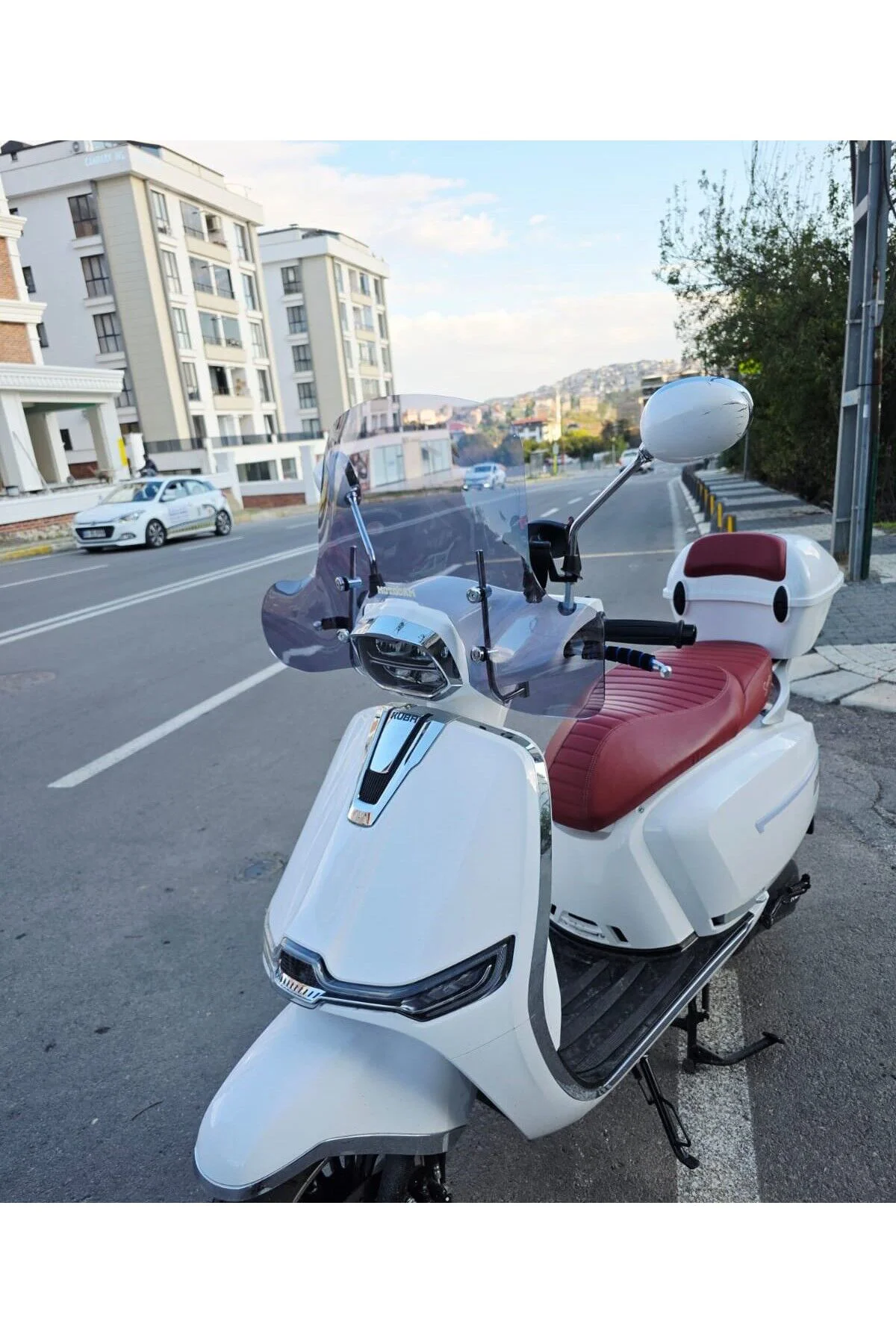 Yuki Mojito 125 Ön Cam 2022-2026 Model 43cm Füme Renkli 4mm Elcikli APARATSIZ