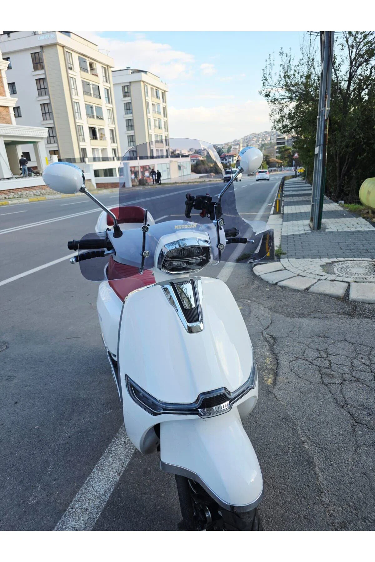 Yuki Mojito 125 Ön Cam 2022-2026 Model 43cm Füme Renkli 4mm Elcikli APARATSIZ
