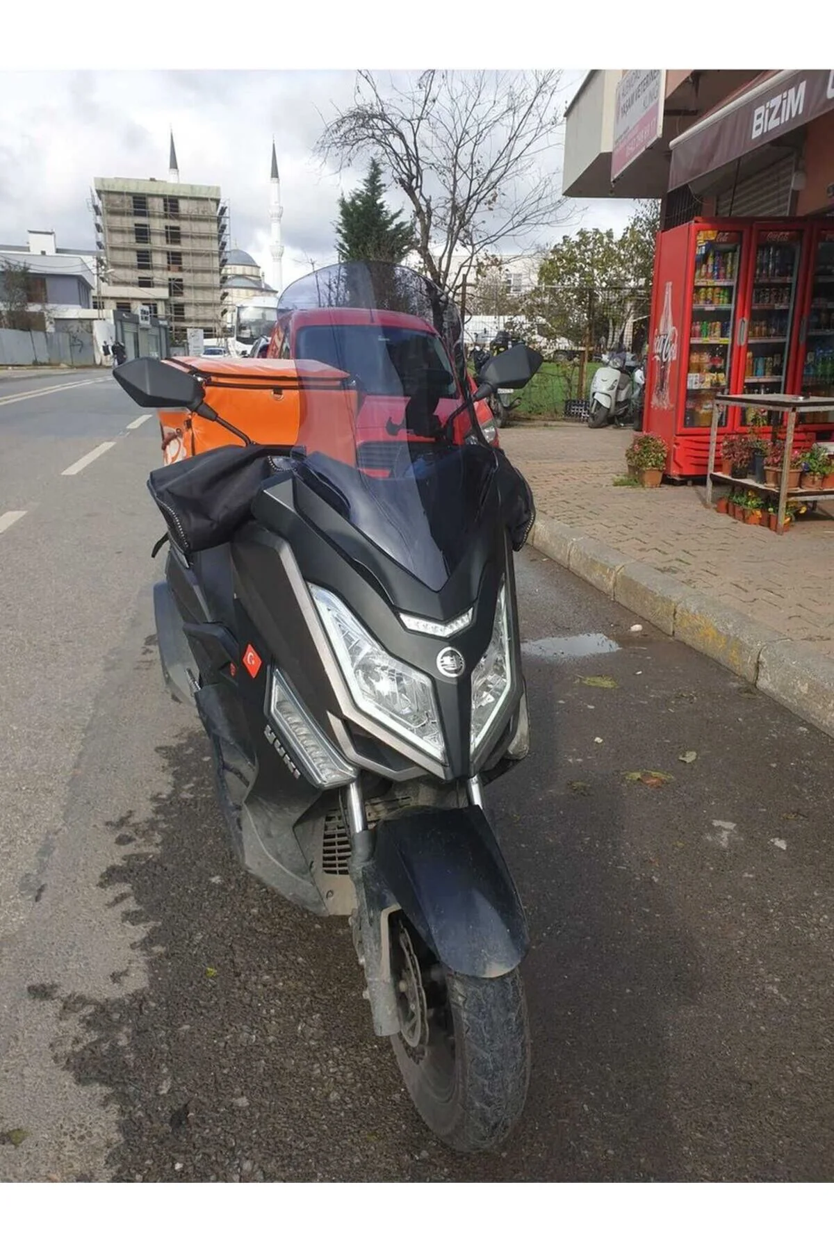 Yuki T9 strom 125 Ön Cam 2021-2026 Model 62cm Füme Renkli 4mm
