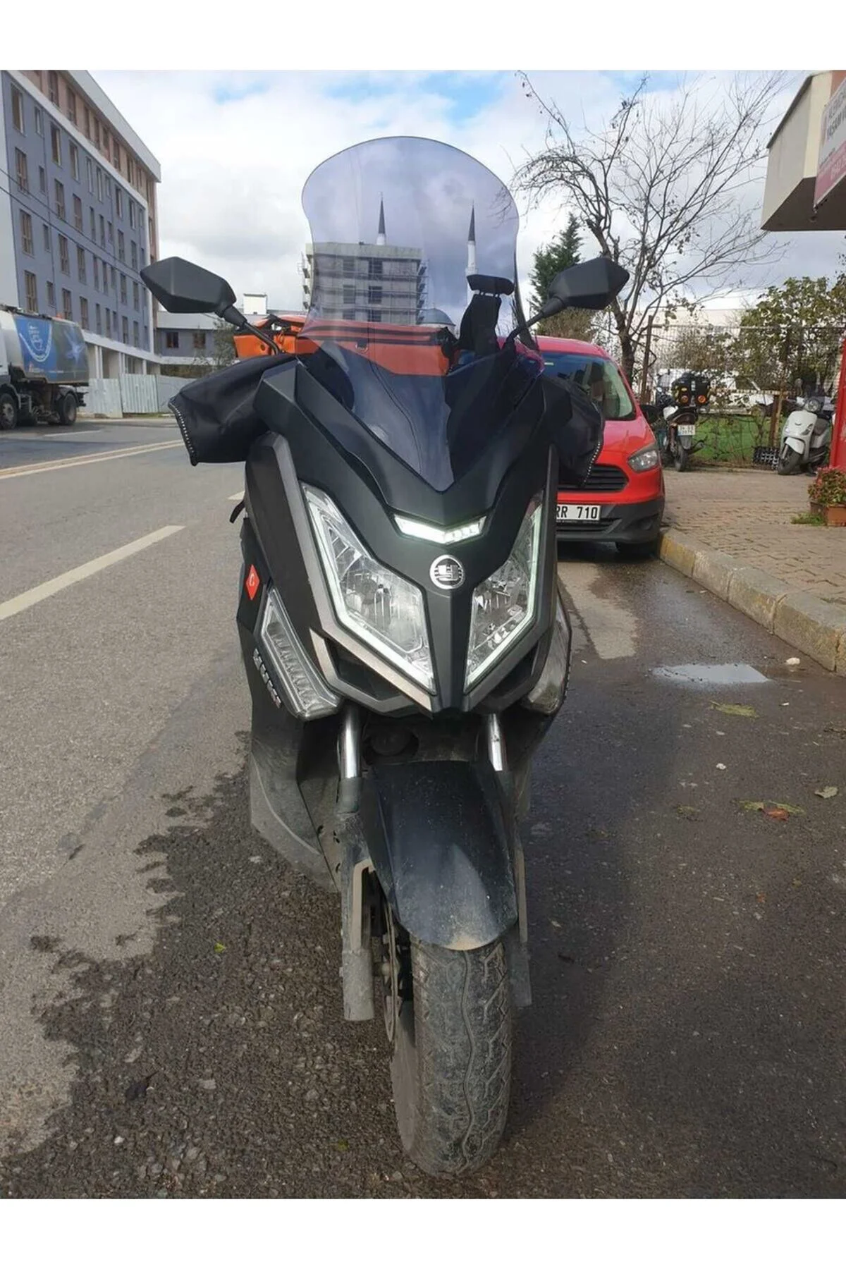 Yuki T9 strom 125 Ön Cam 2021-2026 Model 62cm Füme Renkli 4mm