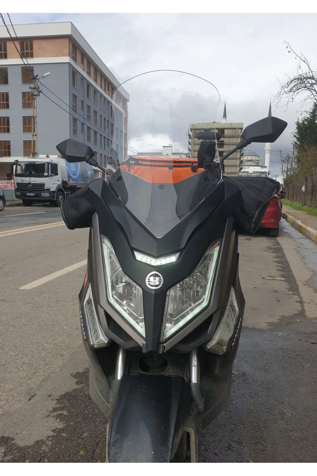 Yuki T9 strom 125 Ön Cam 2021-2026 Model 62cm Şeffaf Renkli 4mm