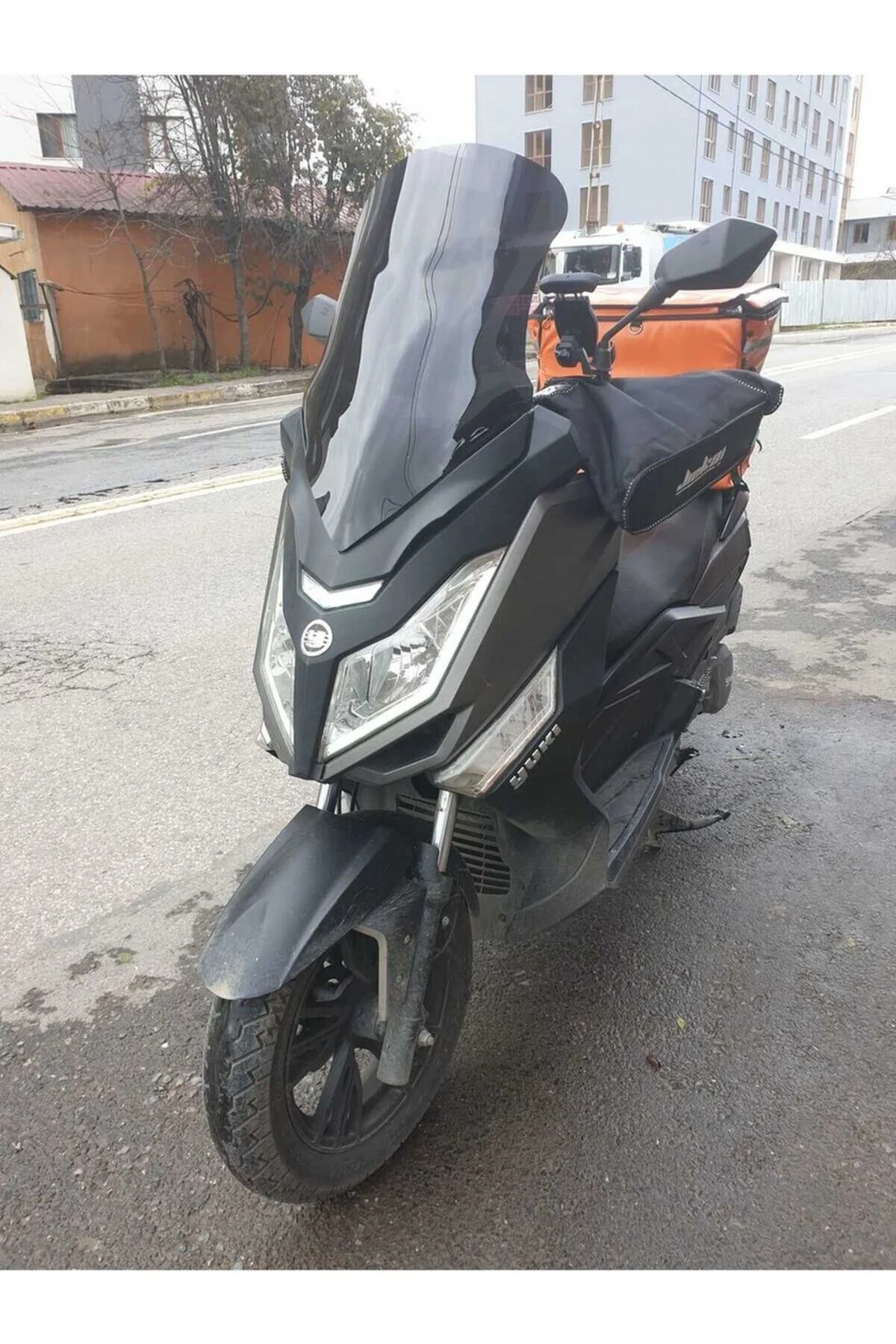 Yuki T9 strom 125 Ön Cam 2021-2026 Model 62cm Siyah Renkli 4mm