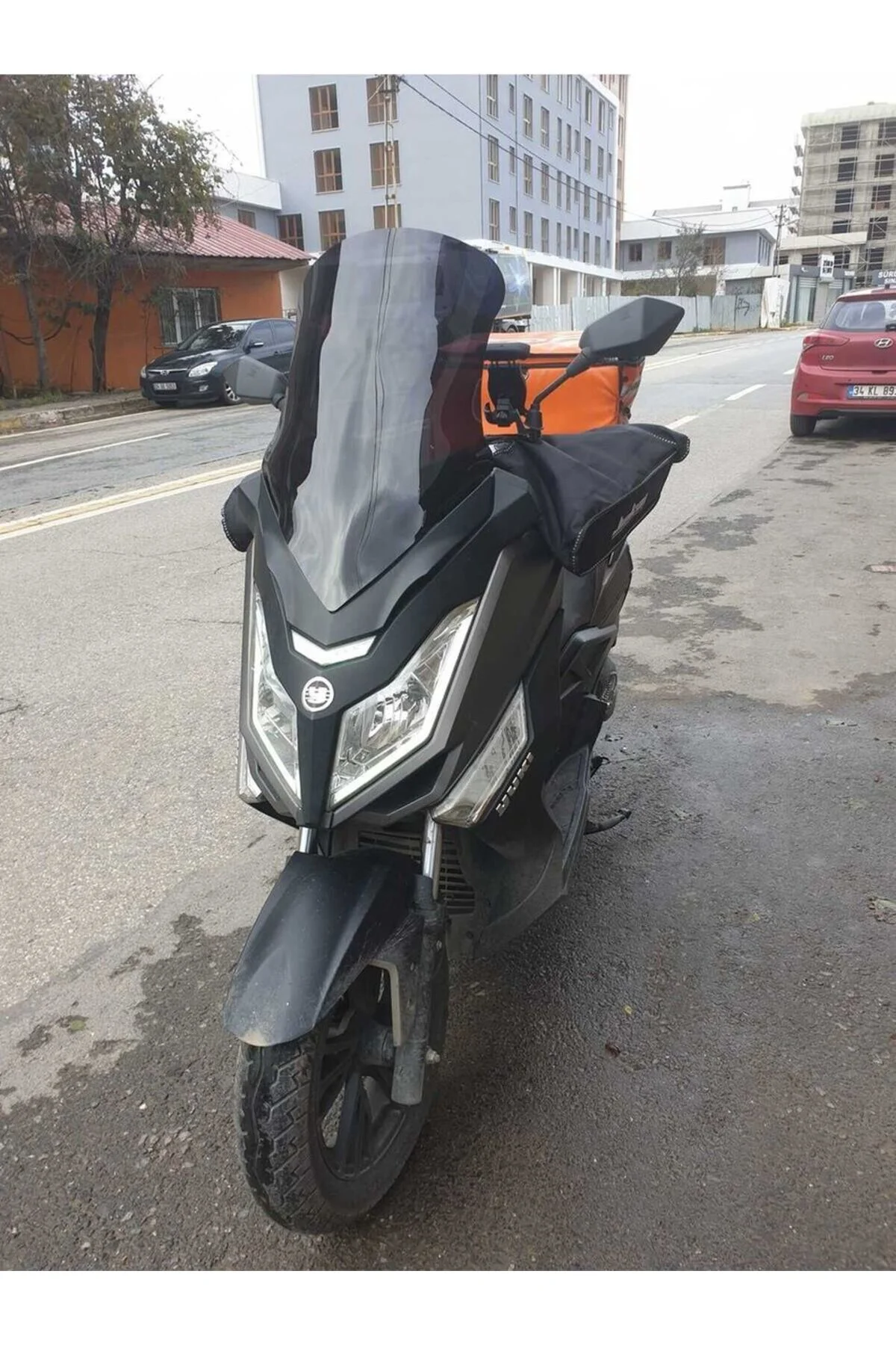 Yuki T9 strom 125 Ön Cam 2021-2026 Model 62cm Siyah Renkli 4mm