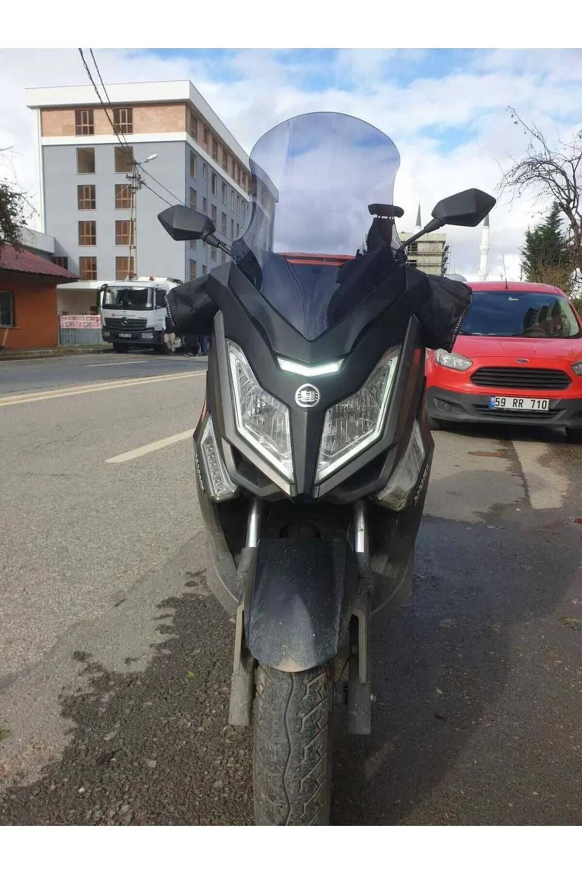 Yuki T9 strom 125 Ön Cam 2021-2026 Model 62cm Füme Renkli 4mm