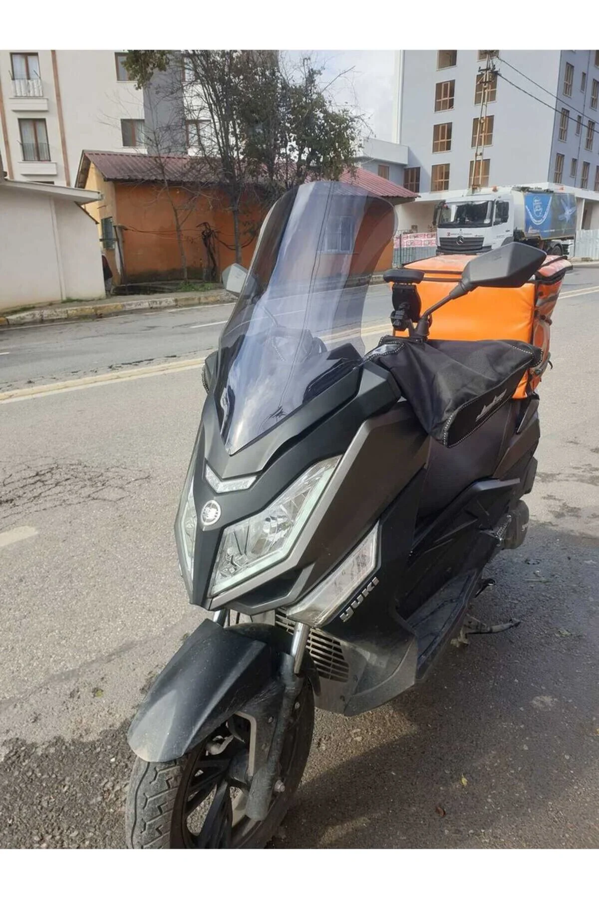 Yuki T9 strom 125 Ön Cam 2021-2026 Model 62cm Füme Renkli 4mm