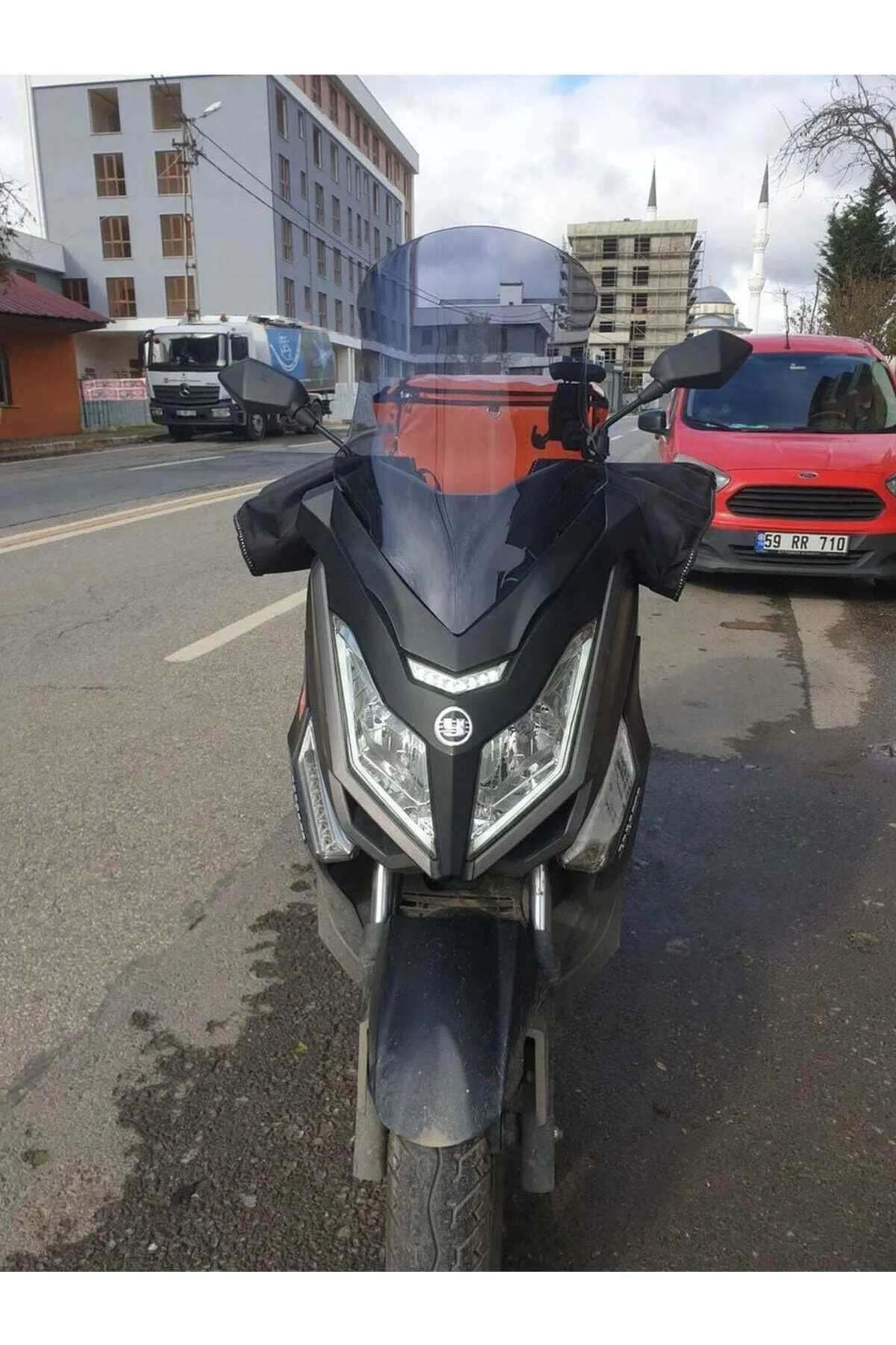 Yuki T9 strom 125 Ön Cam 2021-2026 Model 62cm Füme Renkli 4mm