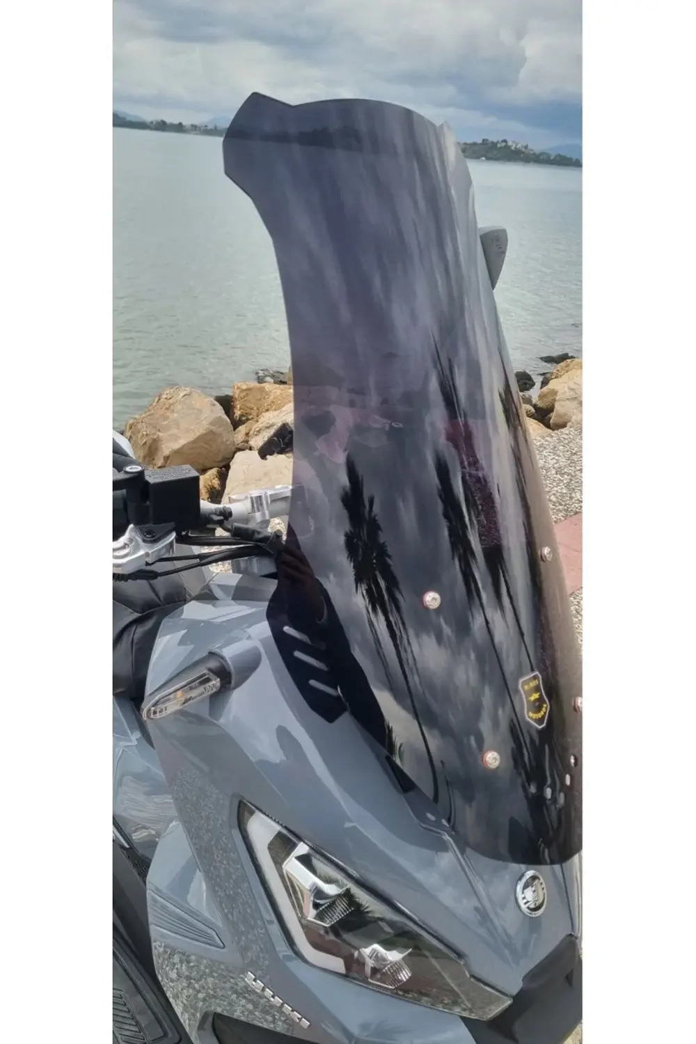 Yuki Xway 125 Ön Cam 2023-2025 Model 65cm Siyah Renkli 4mm ORTA B