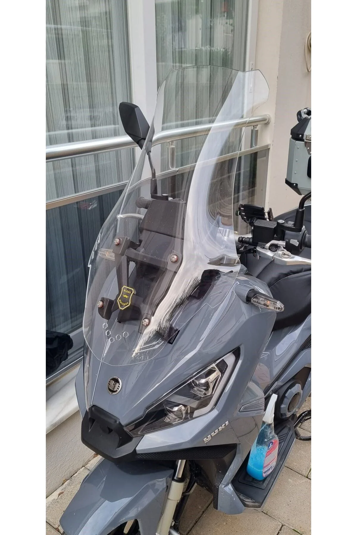 Yuki Xway 125 Ön Cam 2023-2026 Model 75cm Şeffaf Renkli 4mm UZUN