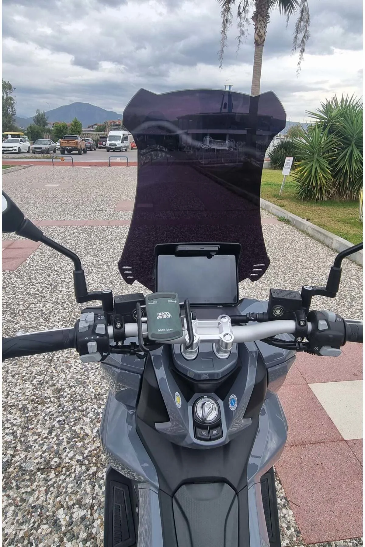 Yuki Xway 125 Ön Cam 2023-2026 Model 75cm Siyah Renkli 4mm UZUN