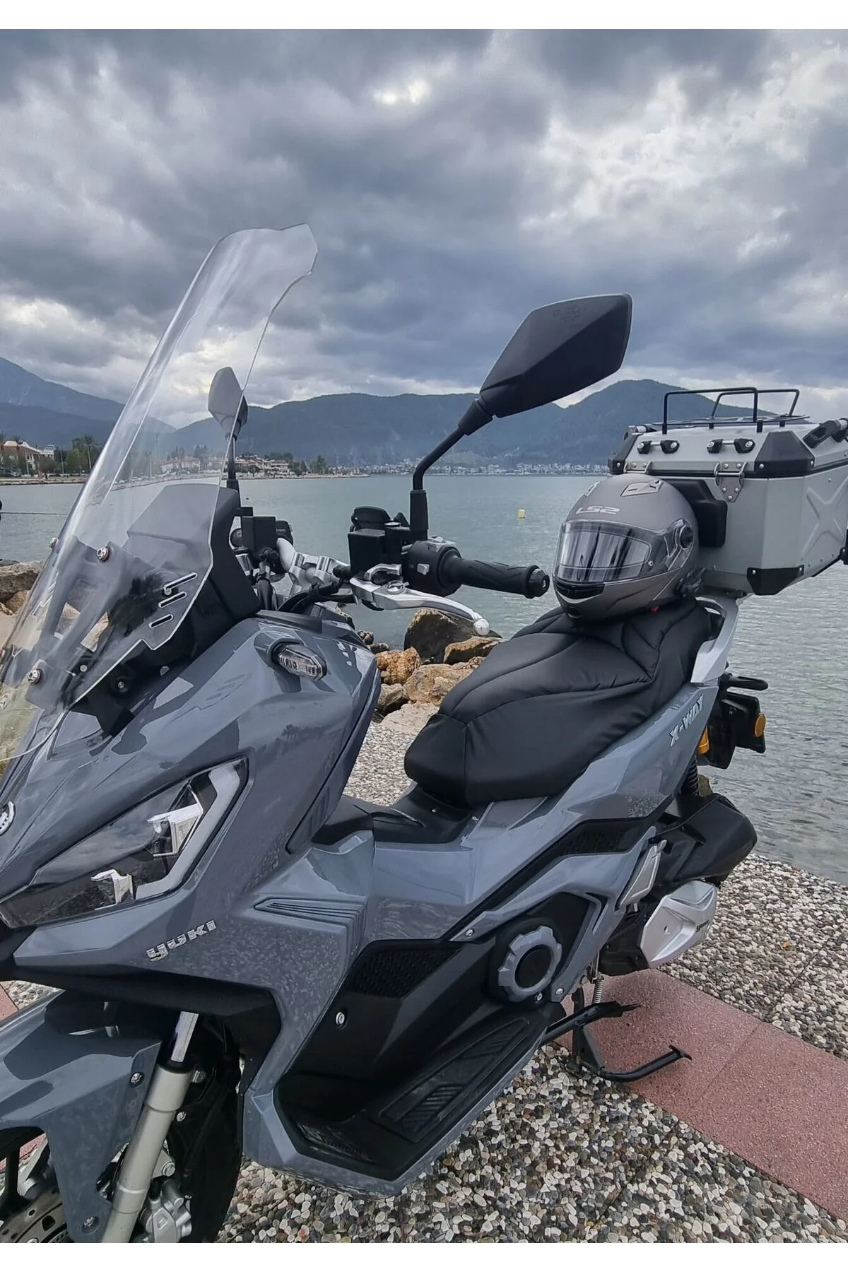 Yuki Xway 125 Ön Cam 2023-2026 Model 75cm Şeffaf Renkli 4mm UZUN