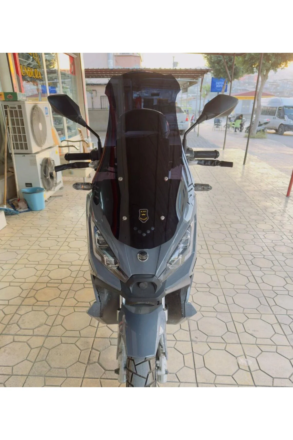 Yuki Xway 125 Ön Cam 2023-2026 Model 75cm Siyah Renkli 4mm UZUN
