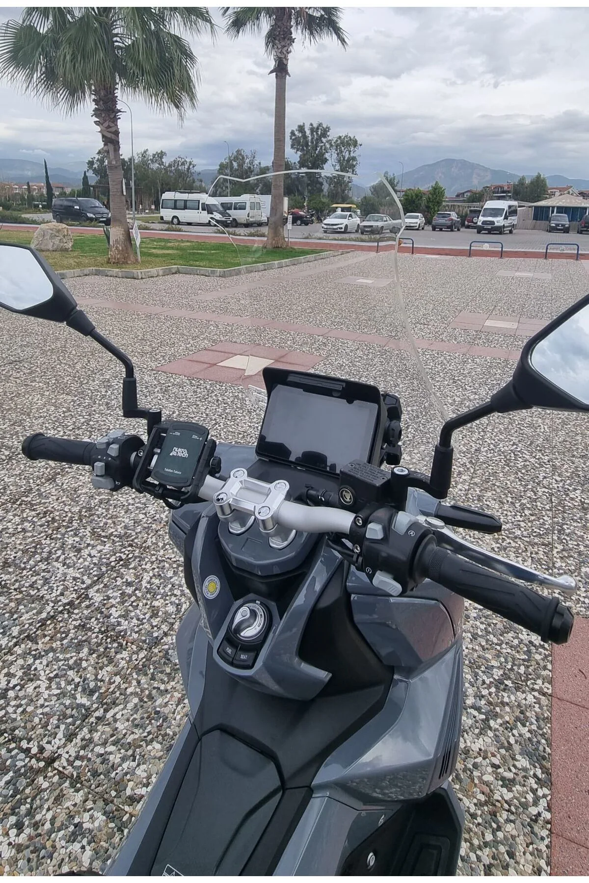 Yuki Xway 125 Ön Cam 2023-2026 Model 65cm Şeffaf Renkli 4mm ORTA 