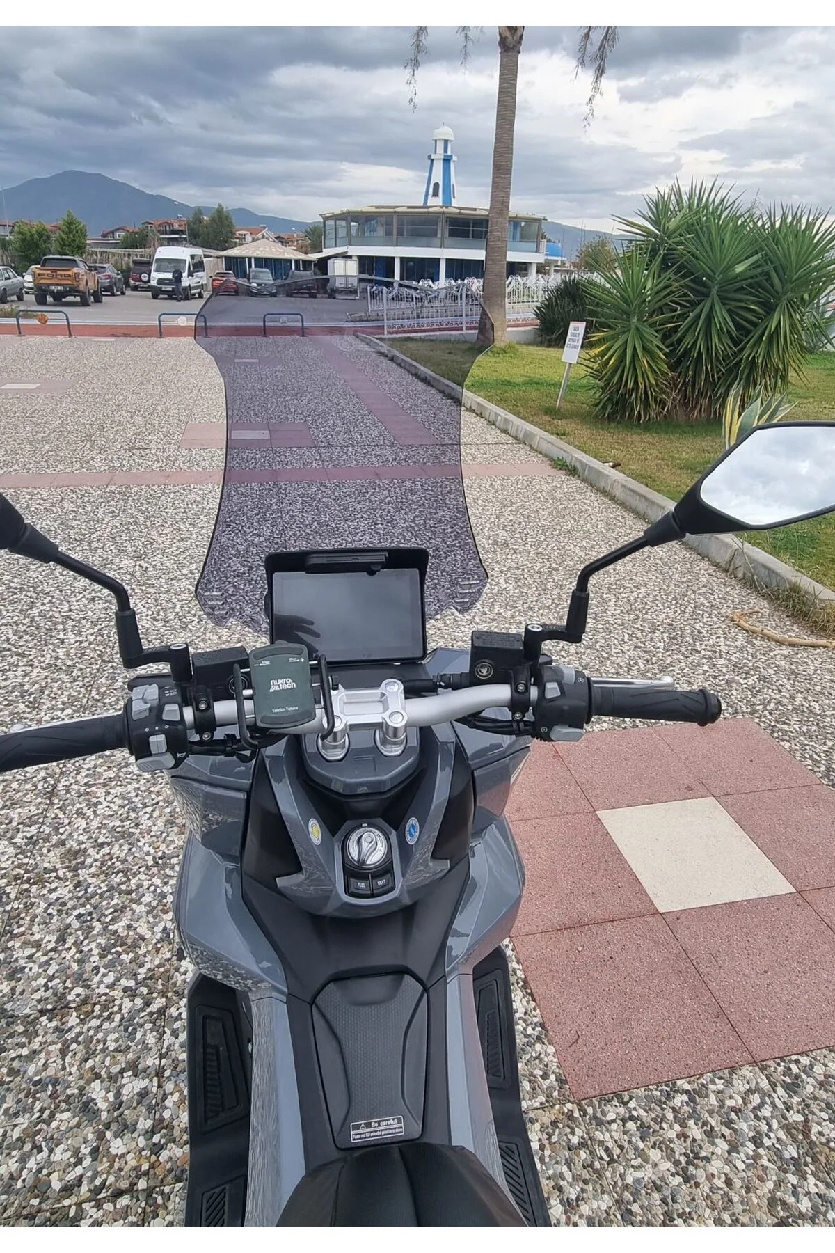 Yuki Xway 125 Ön Cam 2023-2026 Model 65cm Füme Renkli 4mm ORTA BO