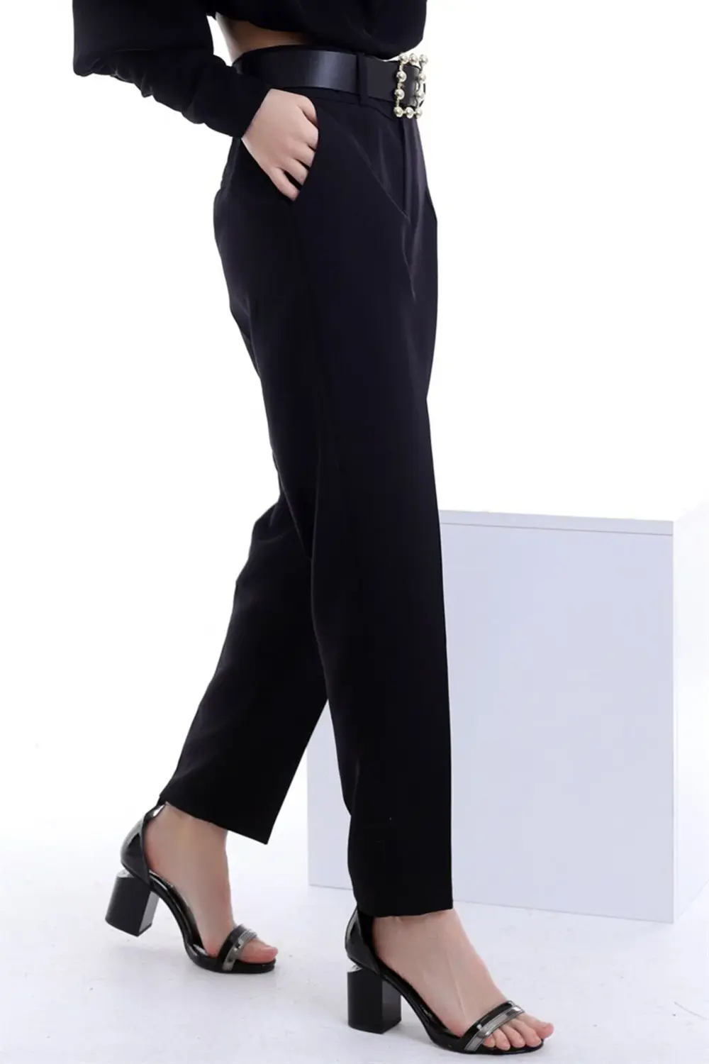 Yüksek Bel Boru Paça Cepli Fermuarlı Kumaş Pantolon