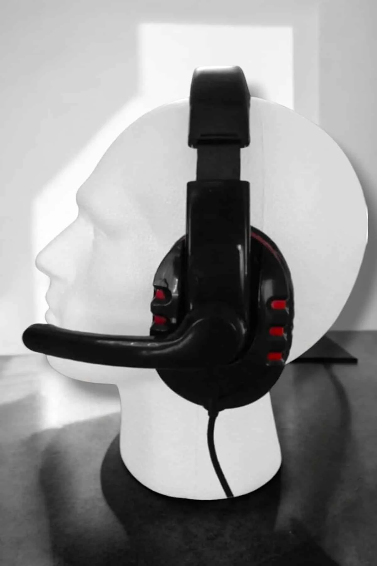 Yüksek Ses Kalitesi ve Aktif Gürültü Engelleme Özellikli Kablolu 