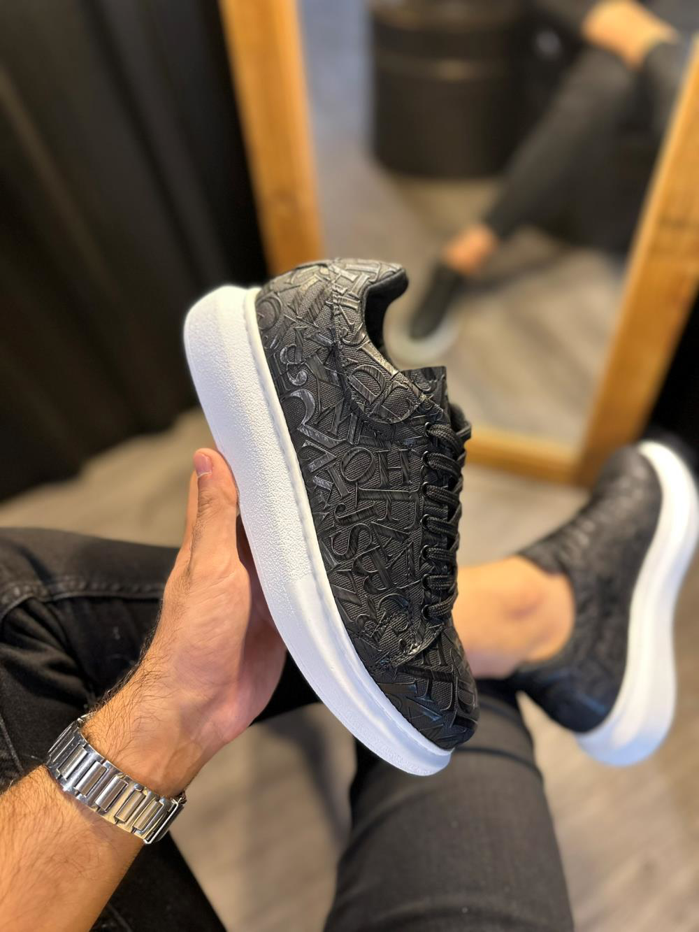 Yüksek Taban Harf Desenli Günlük Ayakkabı 047 Siyah (Beyaz Taban)