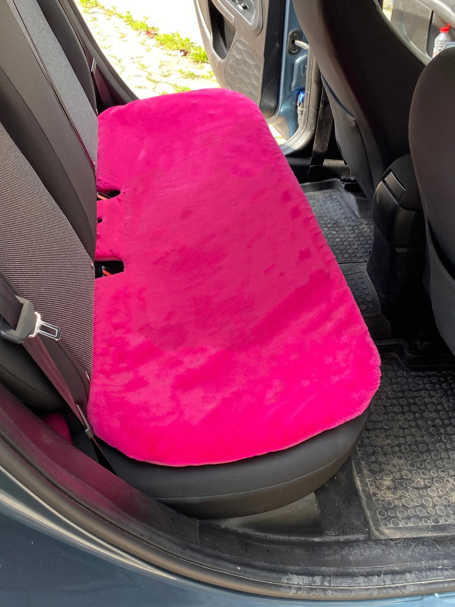 Yumuşak Tüylü Peluş Oto Koltuk Minderi Arka Fuşya Pembe — Kaymaz Koltuk Koruyucu